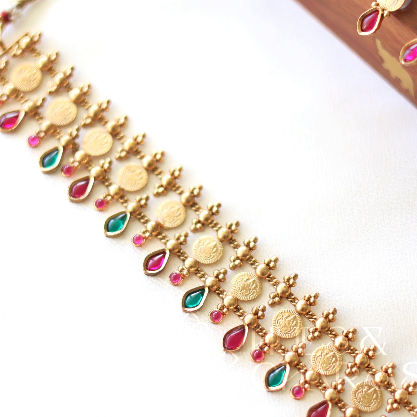 TRADITIONAL THREE LAYER KAASHU CHOKER SET(COLOURS AVAILABLE)