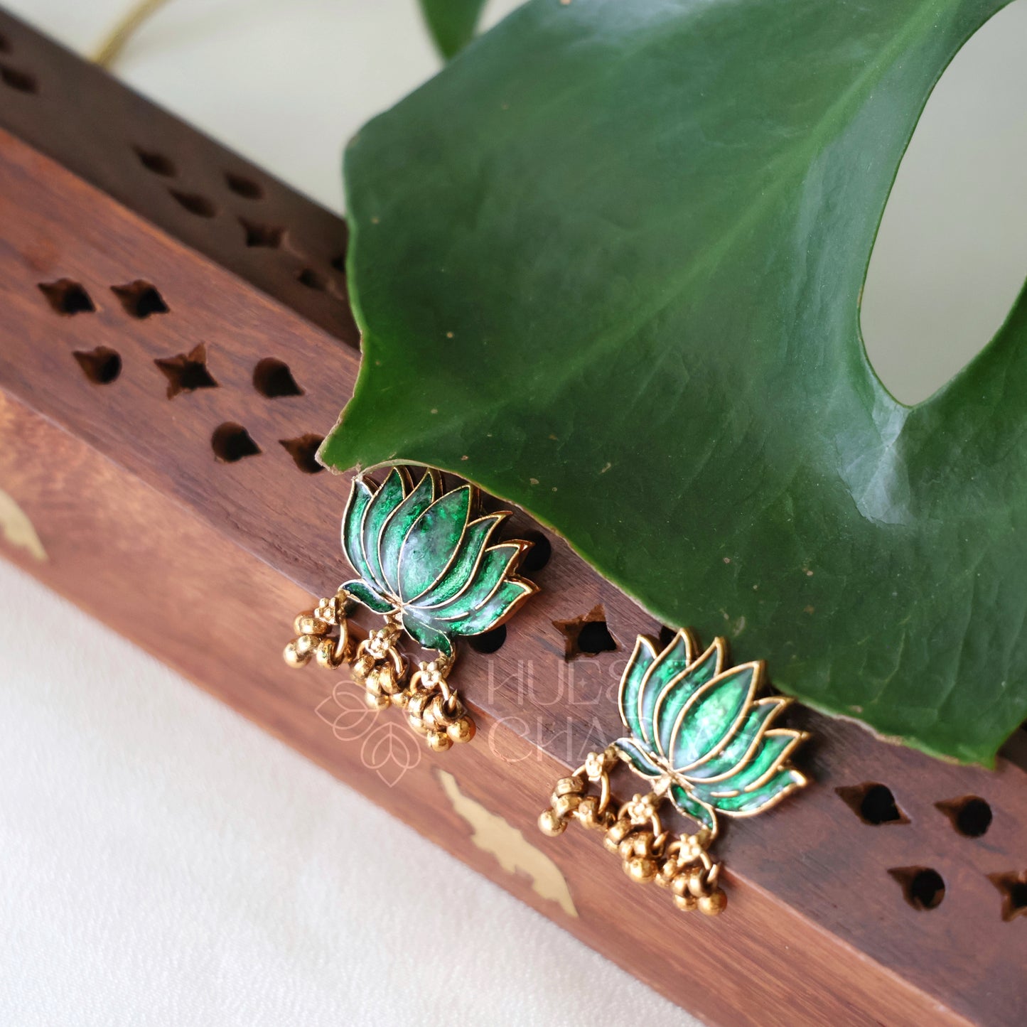 GOLDEN LOTUS BLOOM NECKLACE SET WITH GHUNGROO (COLOURS AVAILABLE)