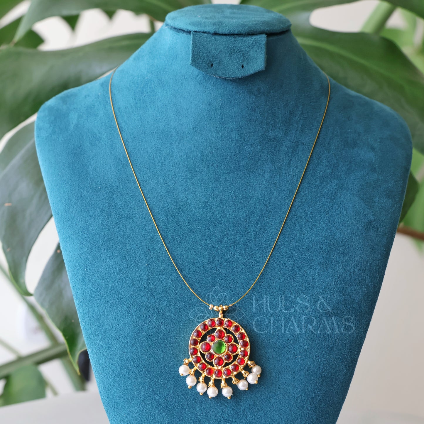 TRADITIONAL ROUND KEMP FLOATING NECKPIECE (COLOURS AVAILABLE)