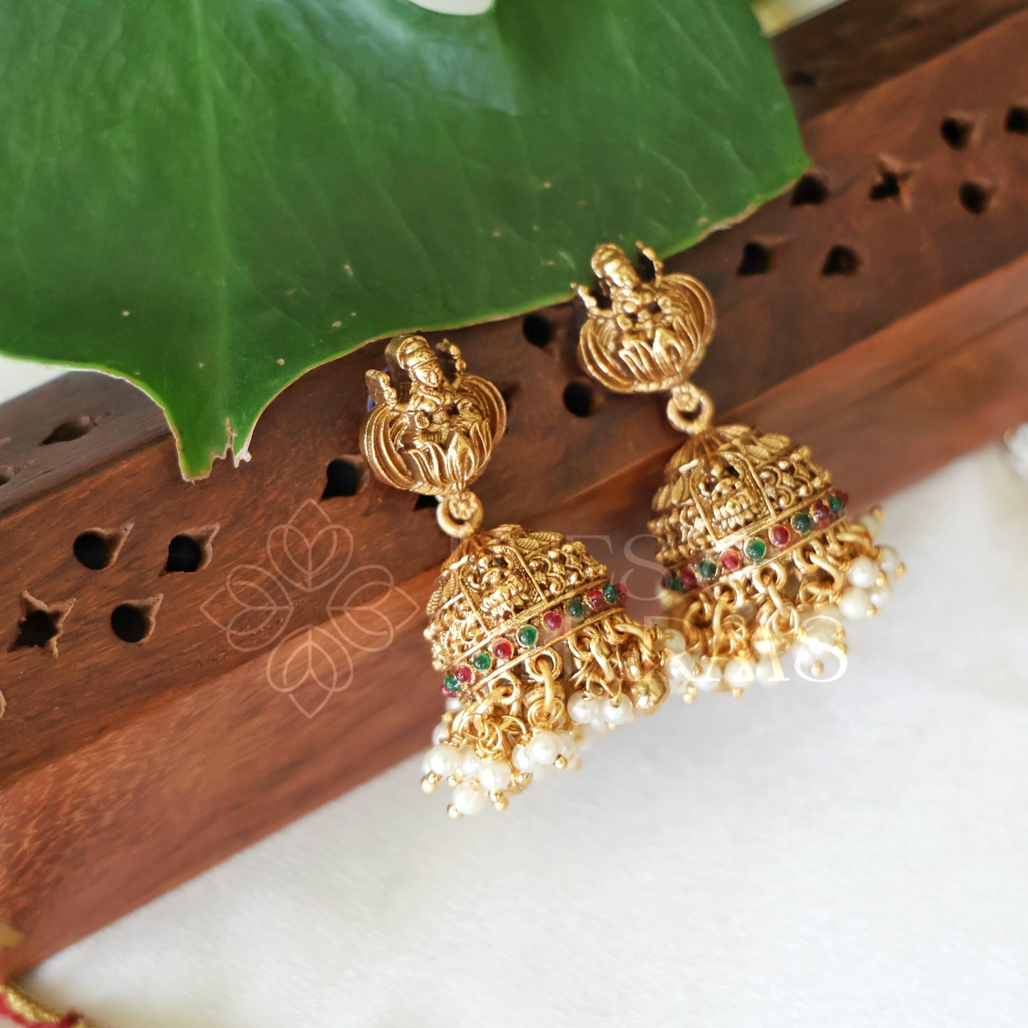 GOLDEN SWARNA LAKSHMI PENDANT NECKLACE SET WITH PEARLS