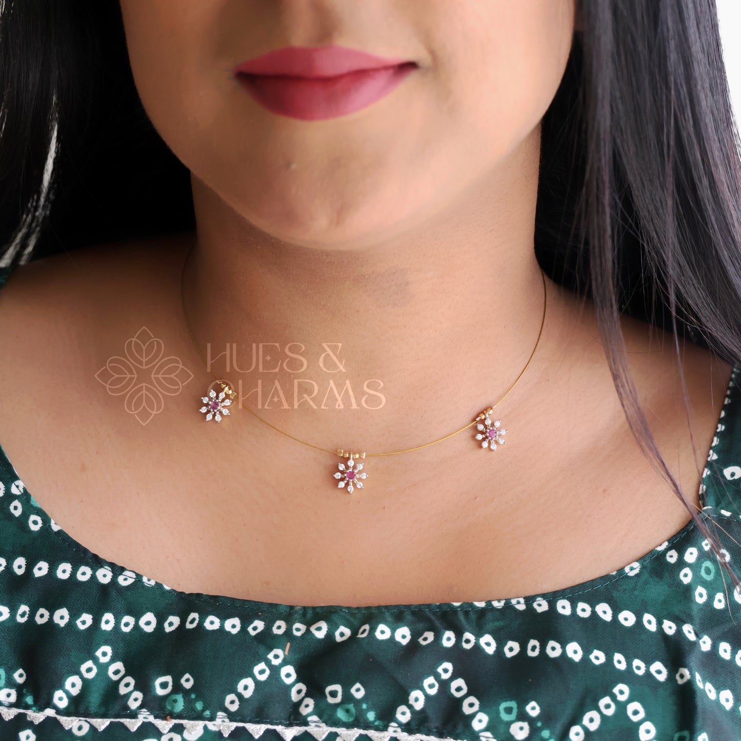 WHITE 3 SNOWFLAKES FLOATING NECKPIECE (COLOURS AVAILABLE)