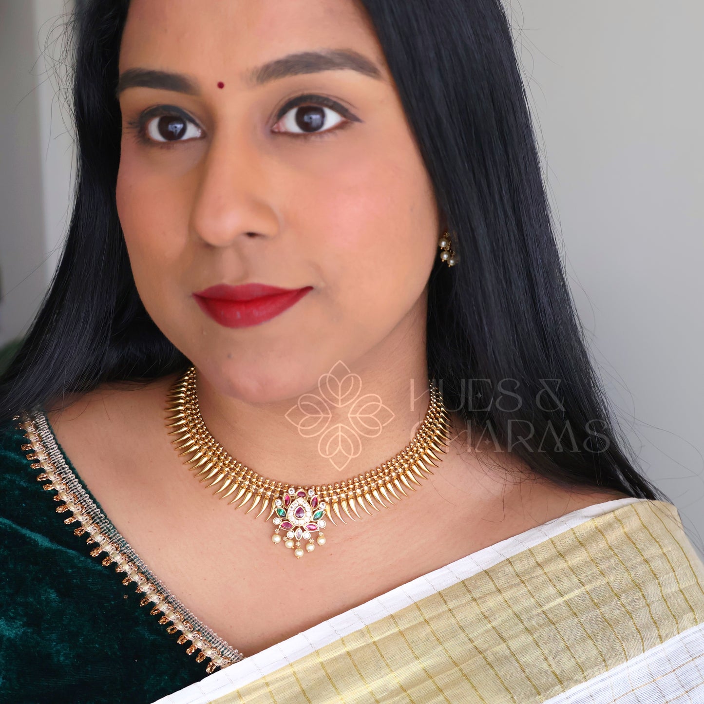TRADITIONAL GOLDEN LOTUS NECKLACE SET WITH PEARL