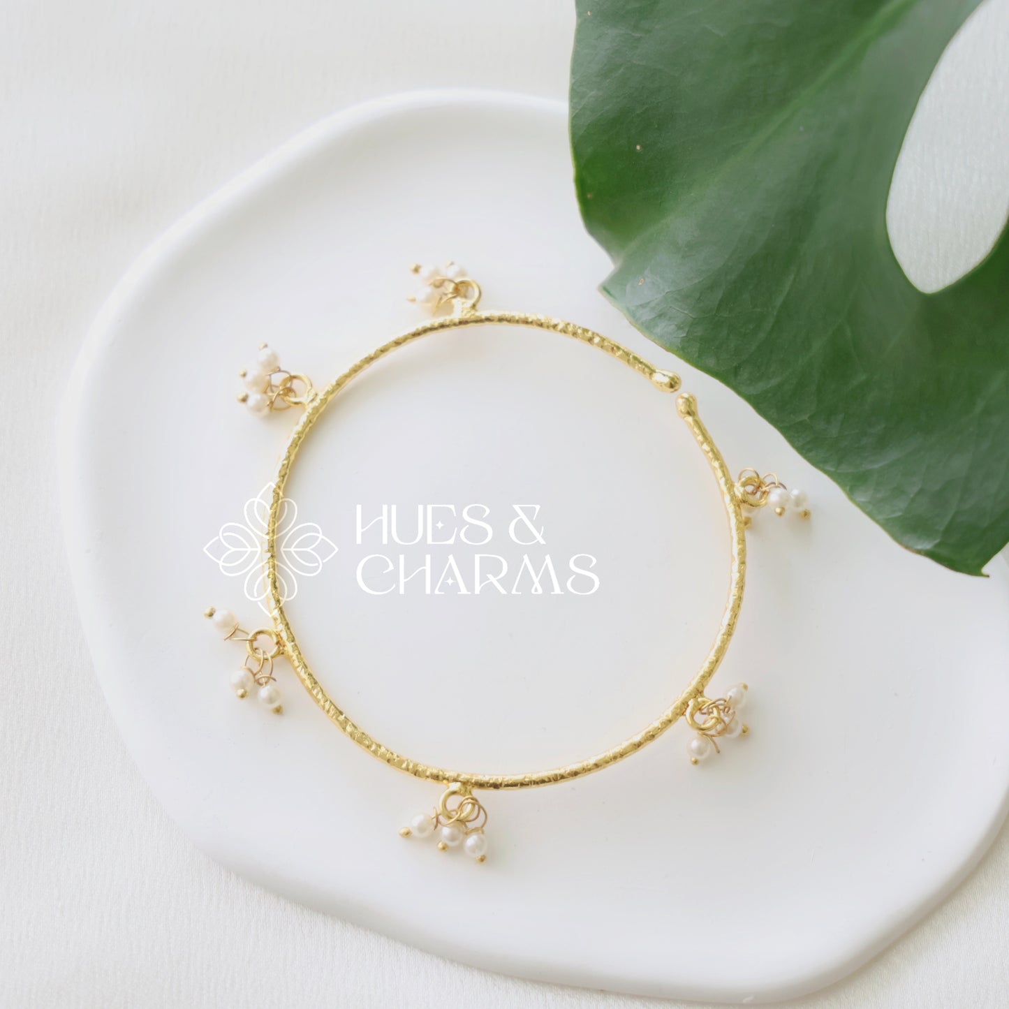 GOLDEN HAMMERED BANGLE WITH PEARLS