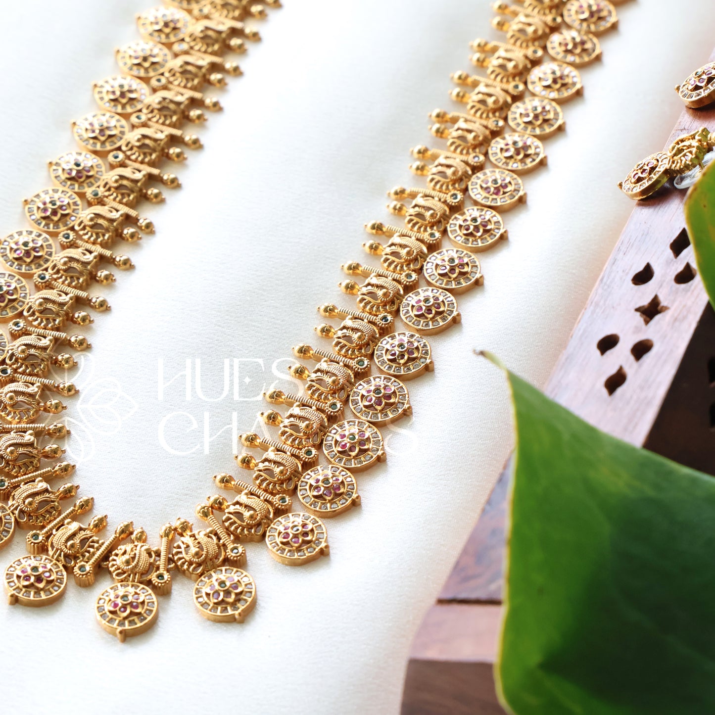 TRADITIONAL GOLDEN SUVARNA MAYURI
HARAM SET | PREMIUM JEWELLERY