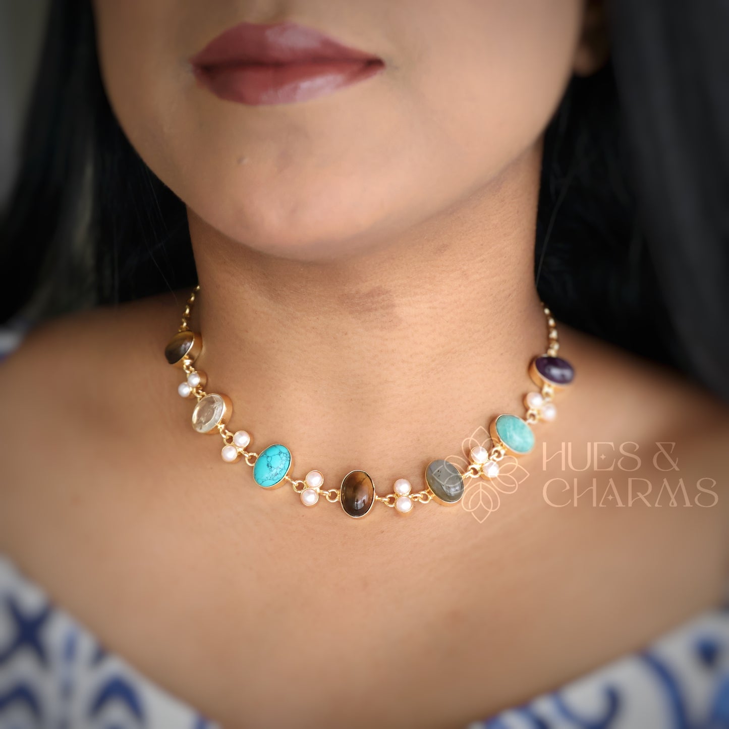GOLDEN MULTI RAW STONE NECKPIECE WITH PEARLS