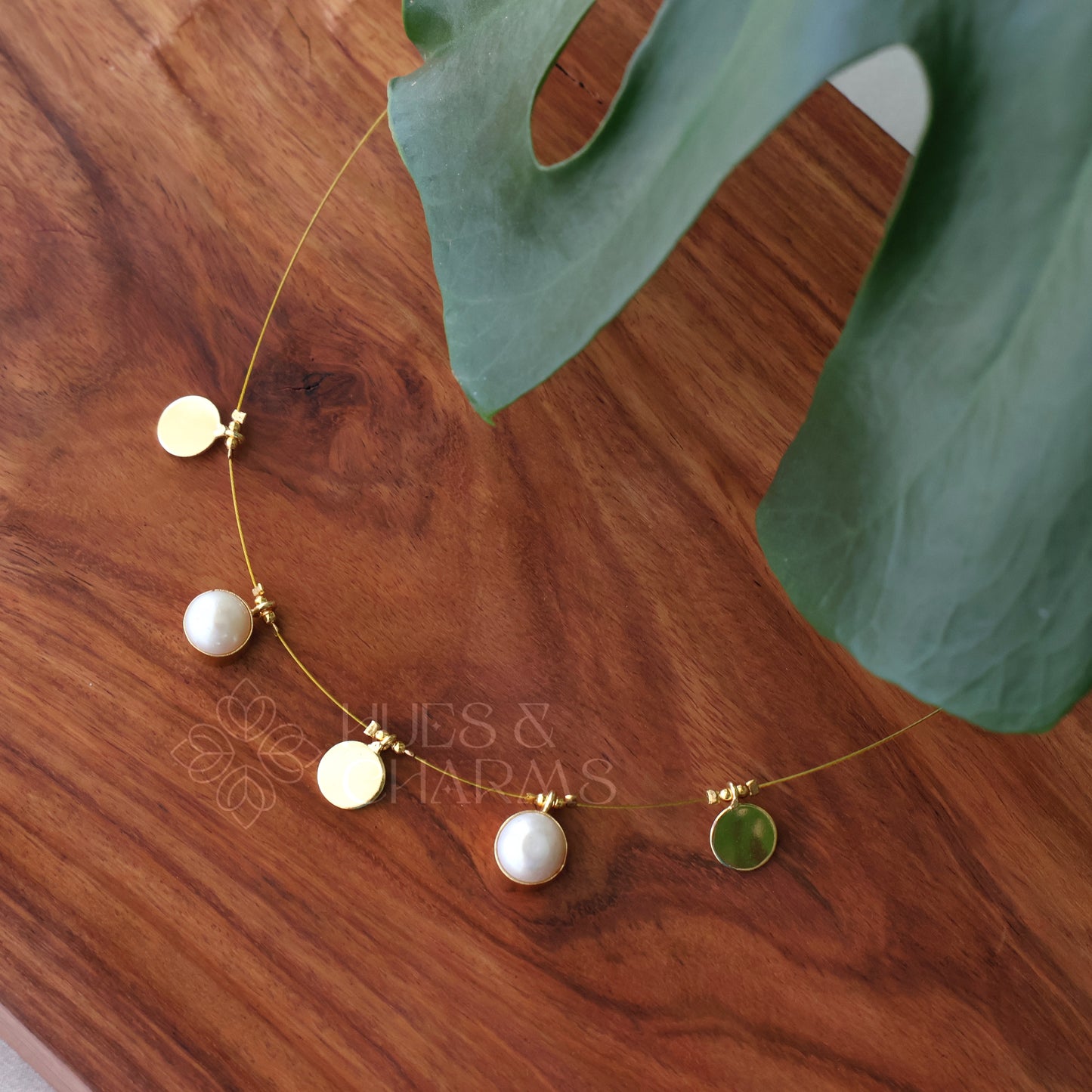 WHITE PEARL AND COIN FLOATING NECKPIECE