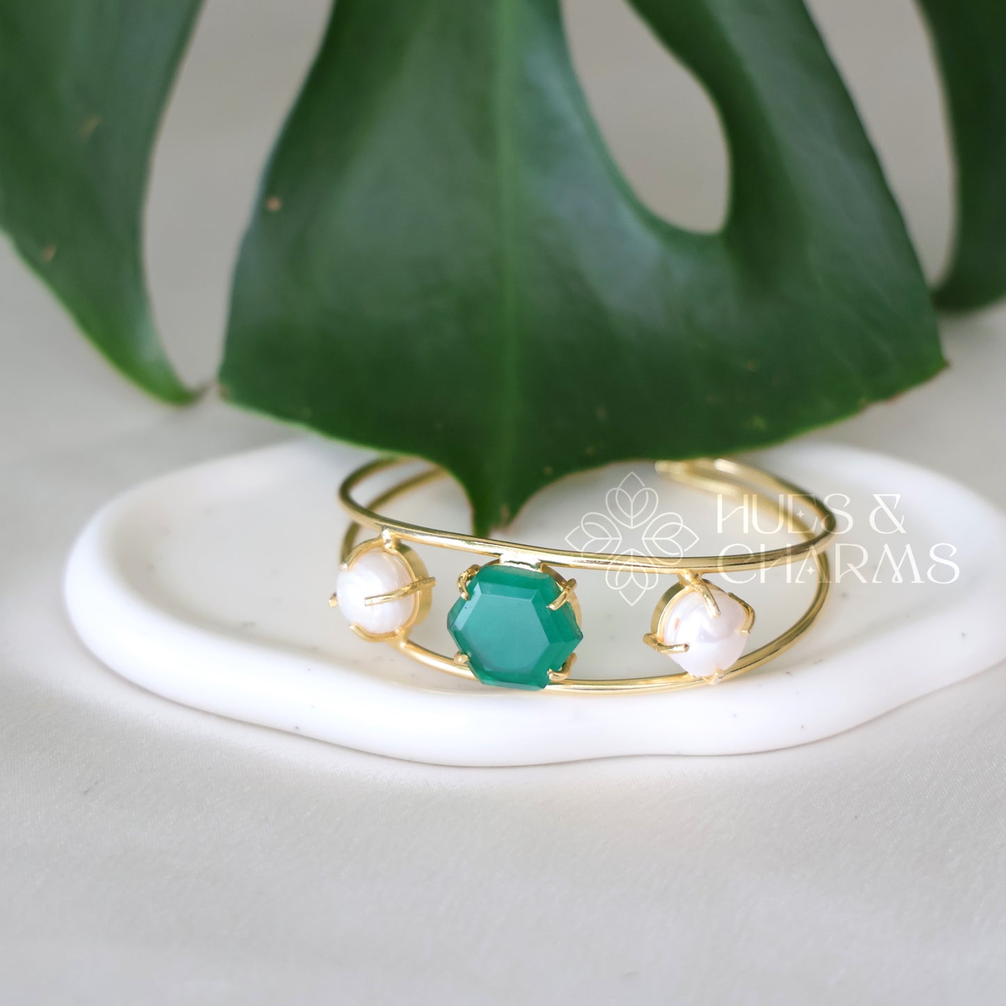 GOLDEN AZURA ADJUSTABLE BANGLE WITH PEARLS (COLOURS AVAILABLE)