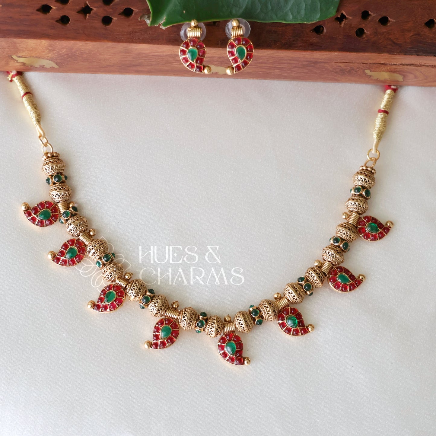 GOLDEN TARANGINI KEMP PALAKKA NECKLACE SET