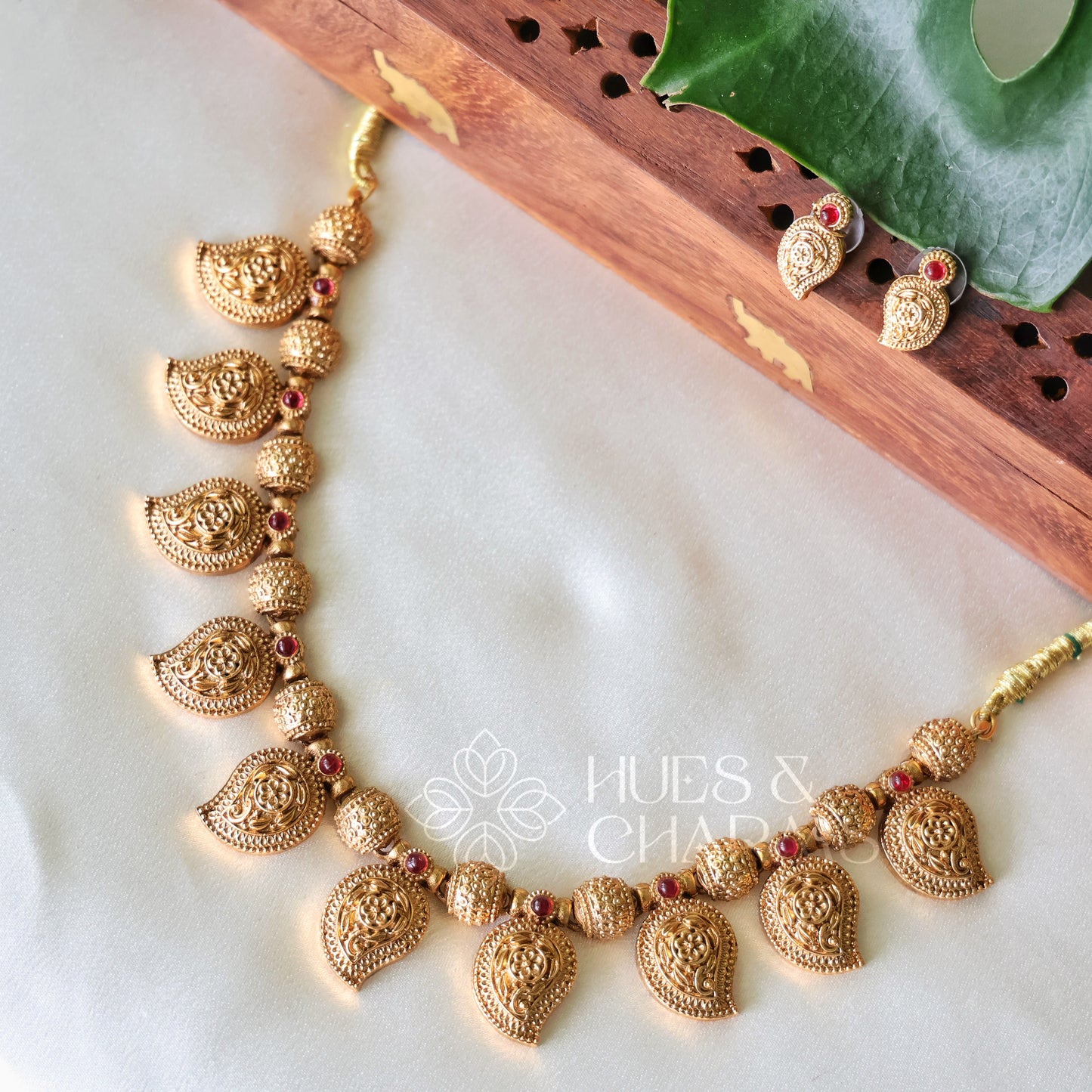 GOLDEN MANGO STATEMENT NECKLACE SET (COLOURS AVAILABLE)