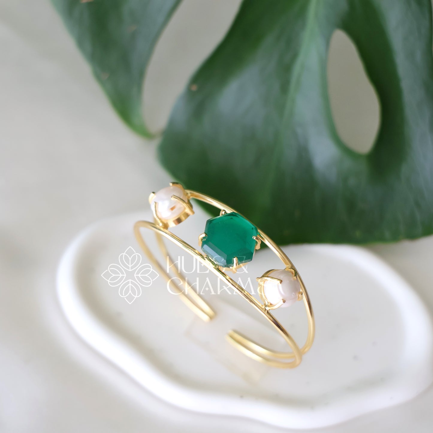 GOLDEN AZURA ADJUSTABLE BANGLE WITH PEARLS (COLOURS AVAILABLE)