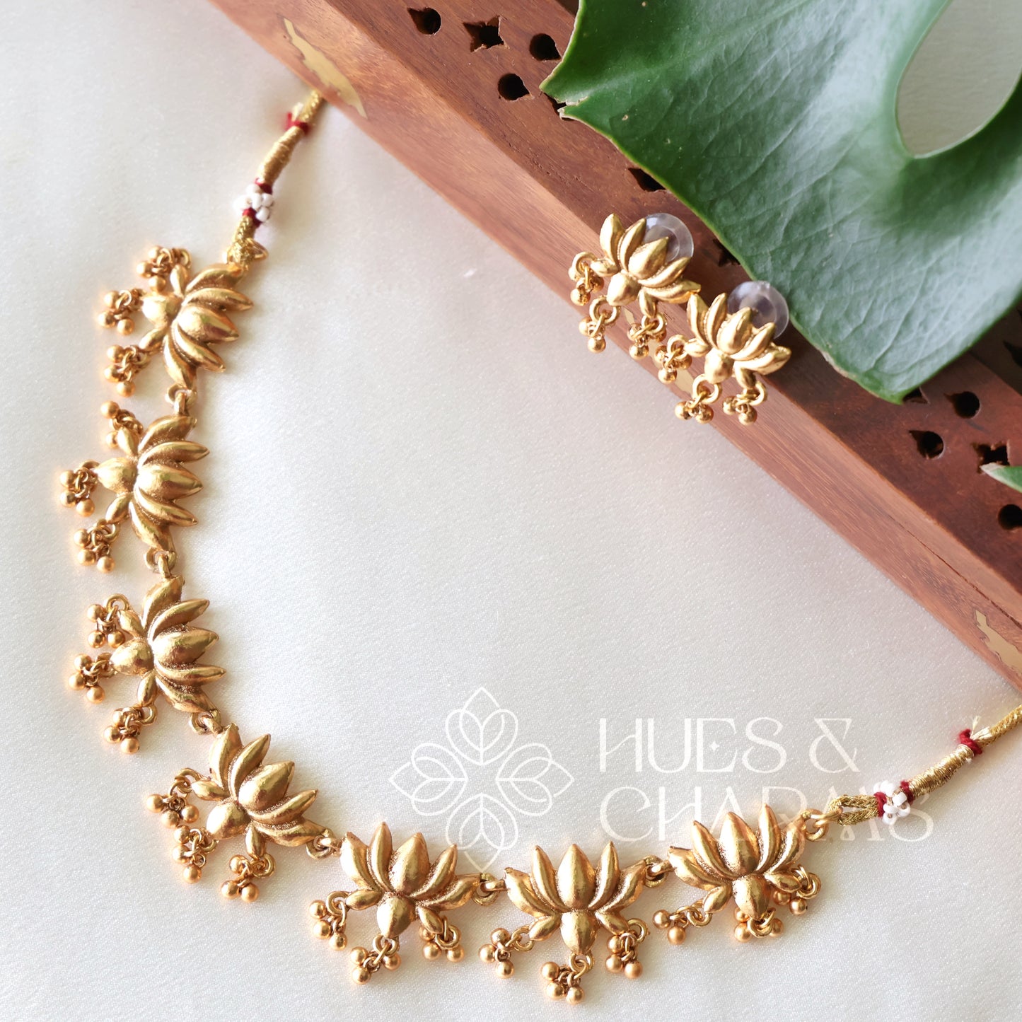 GOLDEN LOTUS NECKLACE SET