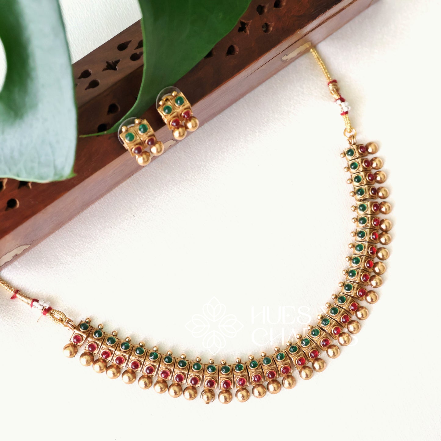 GOLDEN VARNIKA RUBY AND GREEN NECKLACE SET