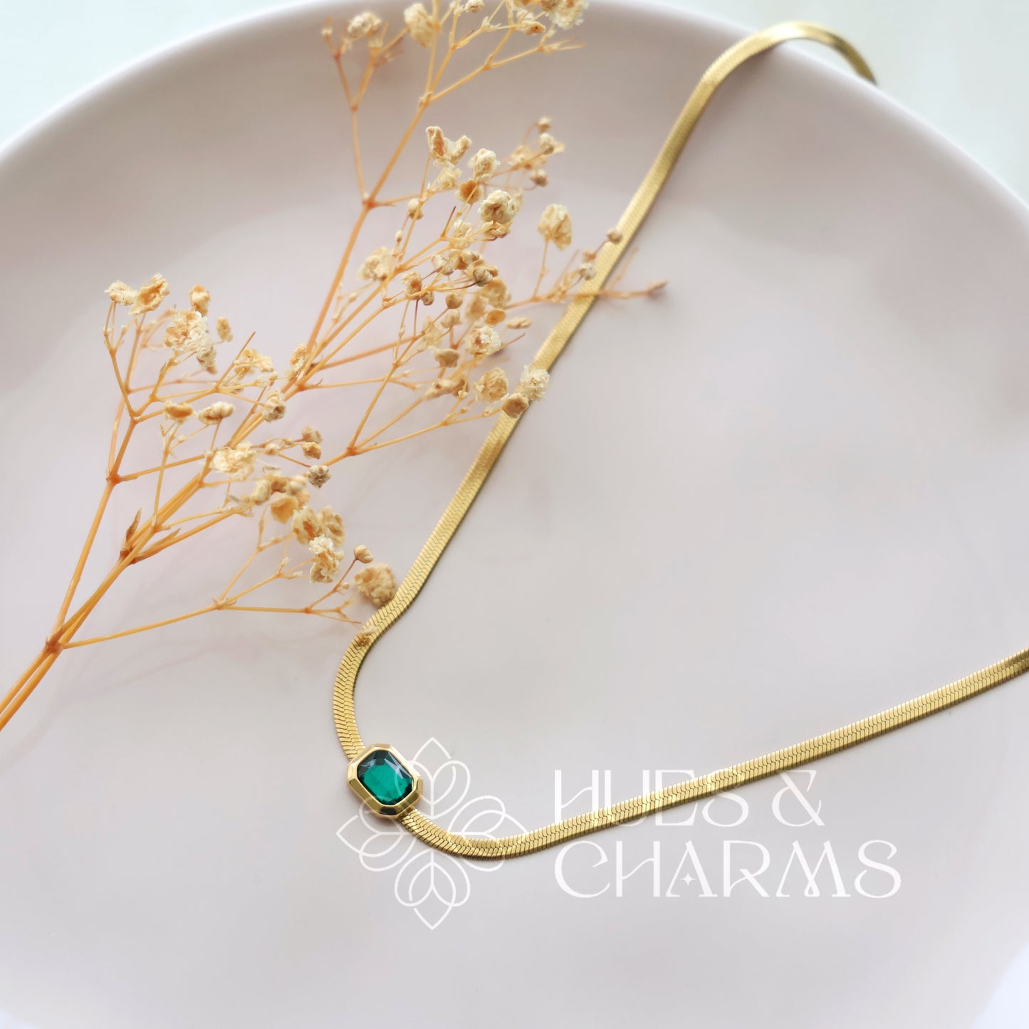 GOLDEN RECTANGLE GREEN STONE PENDANT NECKPIECE