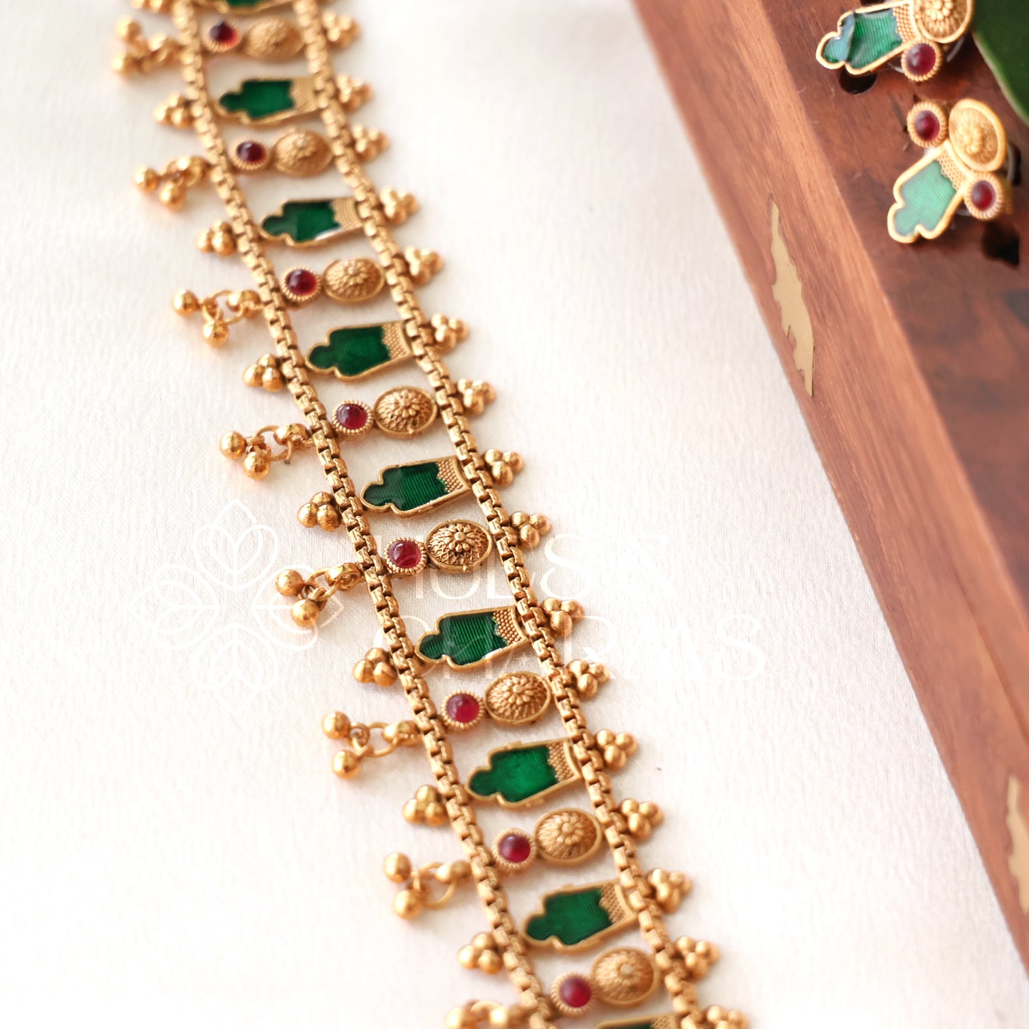 TRADITIONAL PALAKKA CHOKER SET WITH GHUNGARO ( COLOURS AVAILABLE )