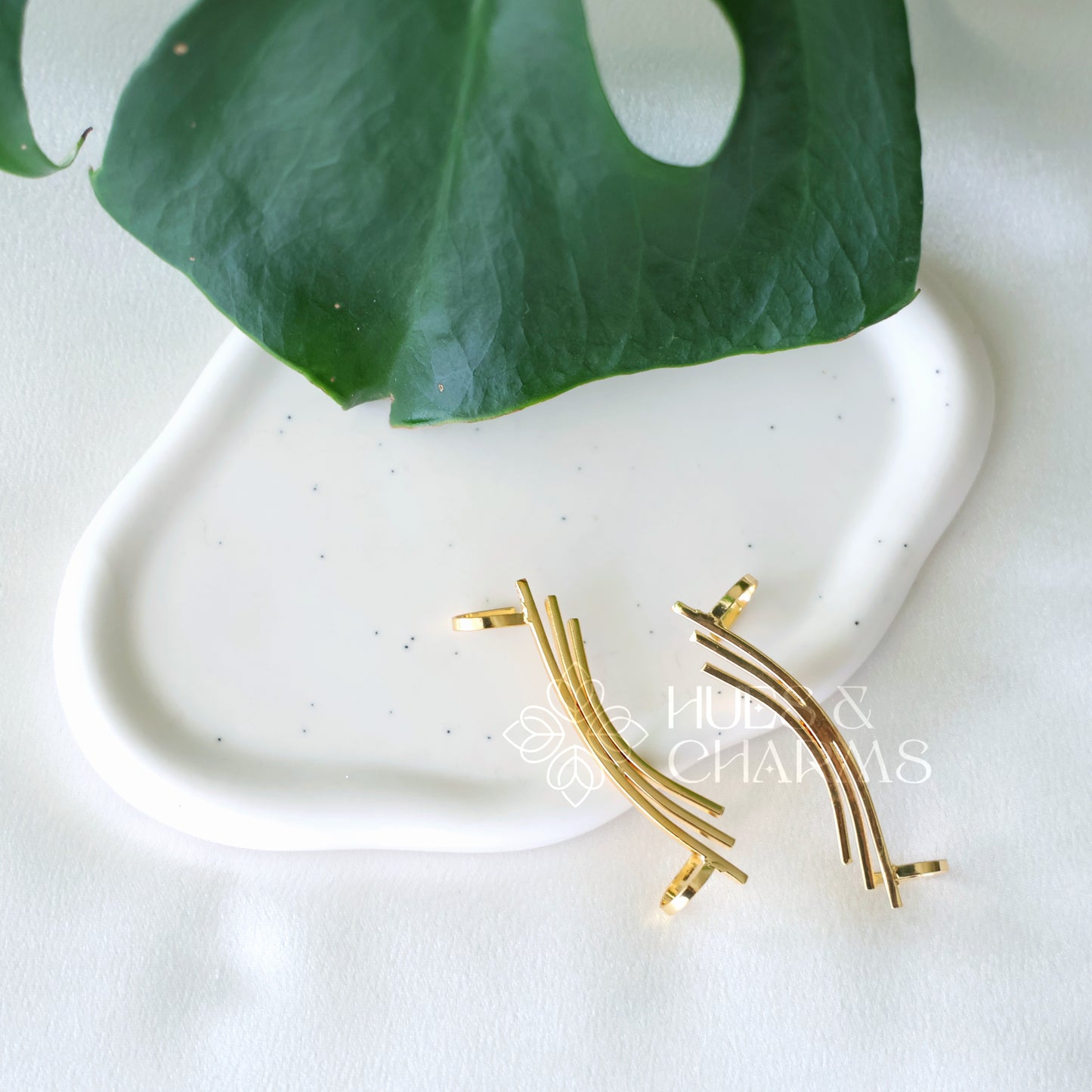 GOLDEN 3 LAYER CURVED EAR CUFF