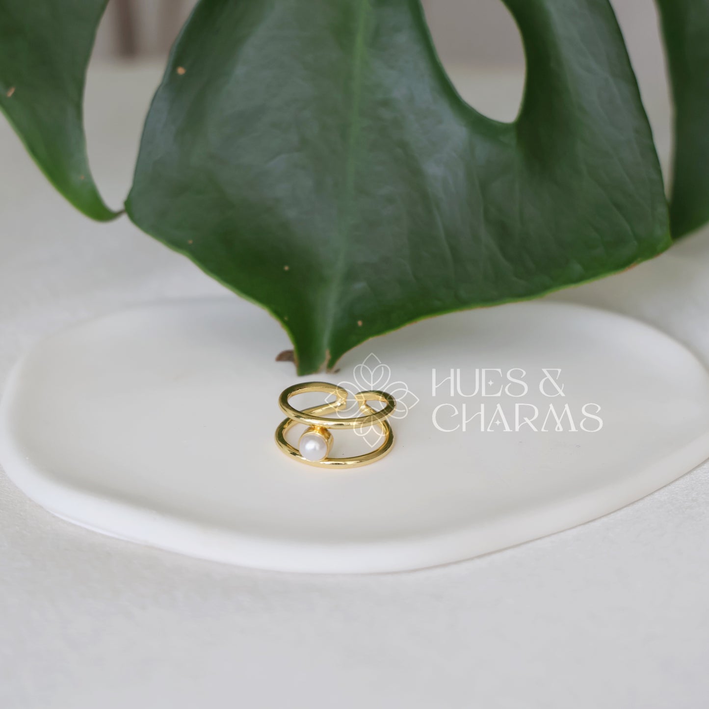 GOLDEN SINGLE PEARL ADJUSTABLE RING