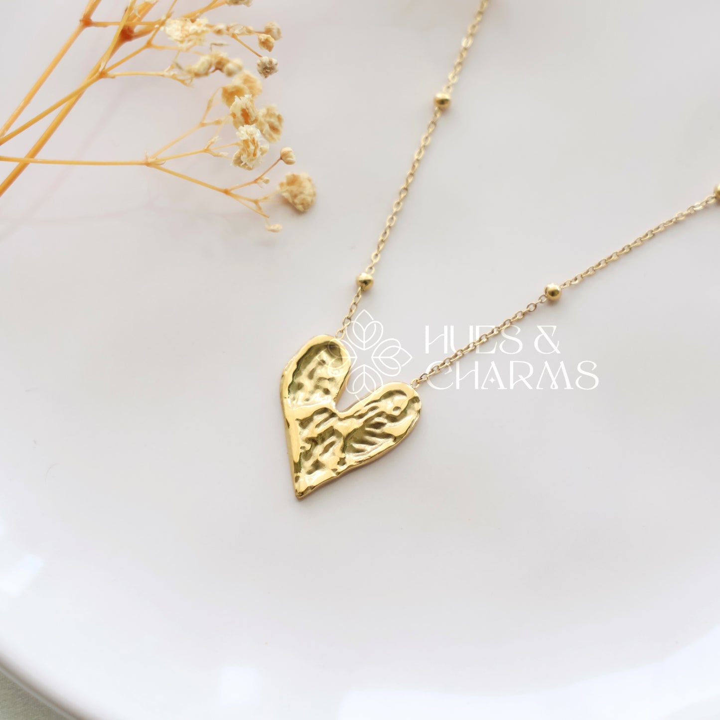 GOLDEN HEART PENDANT NECKPIECE