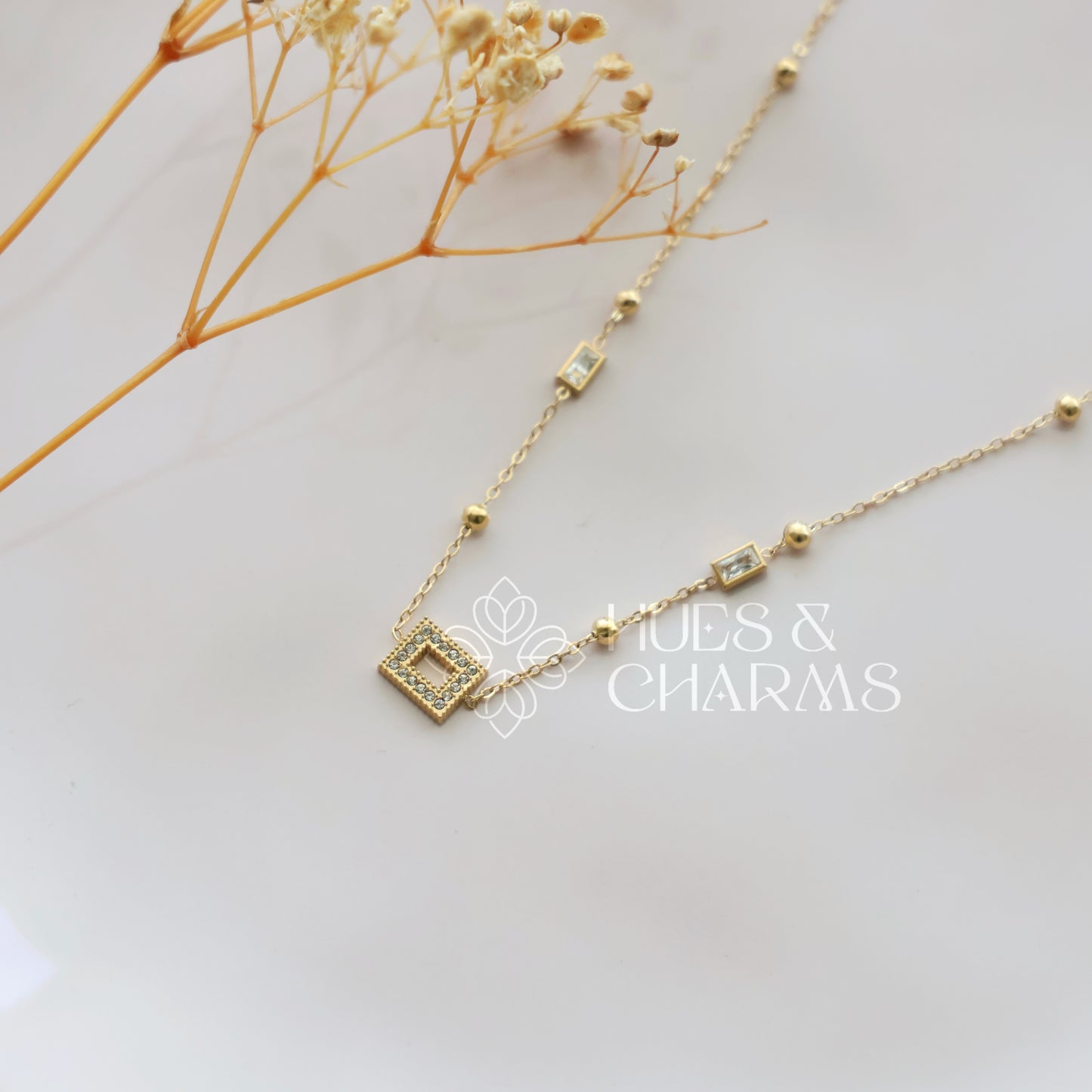 GOLDEN AD SQUARE PENDANT NECKPIECE