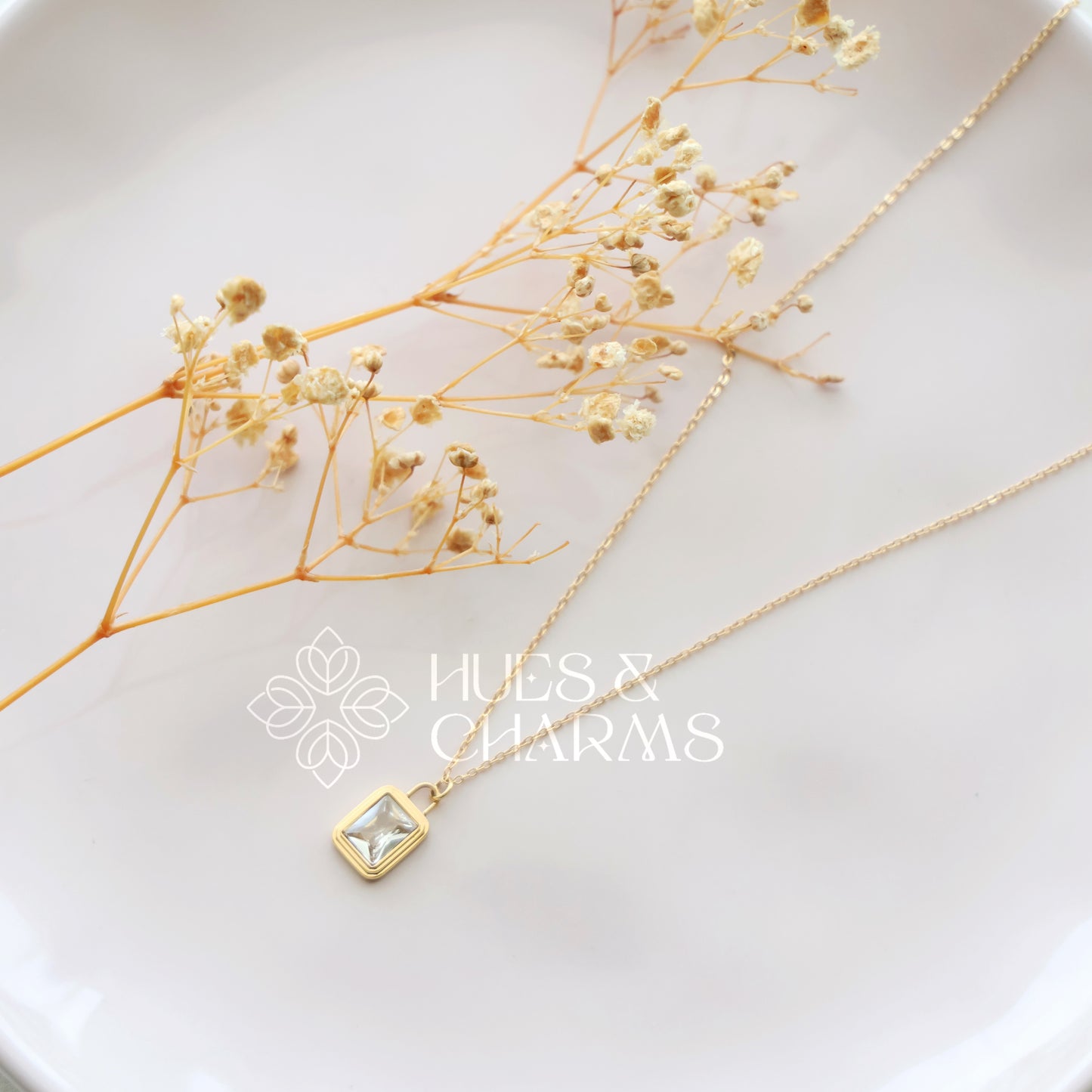 GOLDEN WHITE STONE PENDANT NECKPIECE