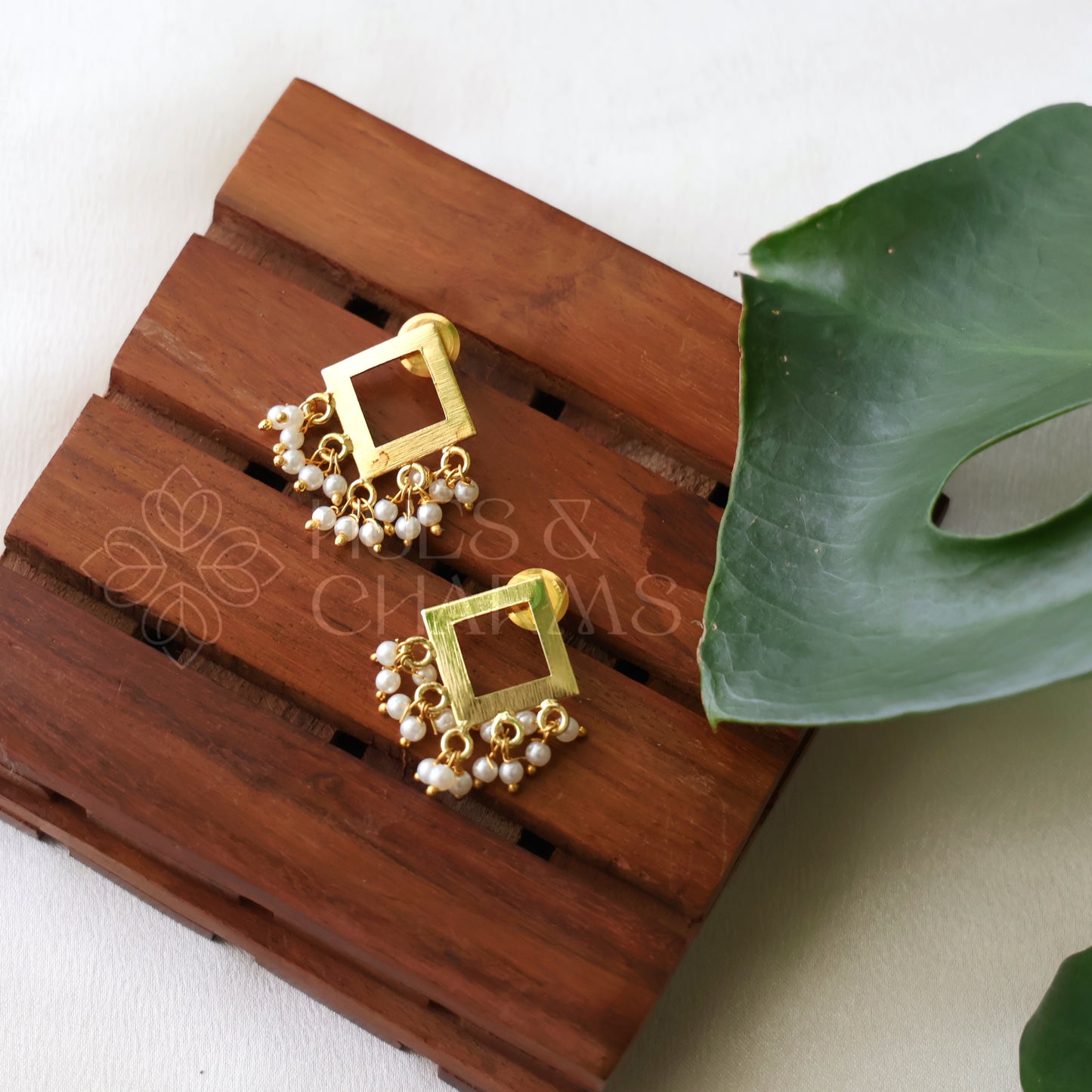 GOLDEN SQUARE STUD EARRINGS WITH PEARLS
