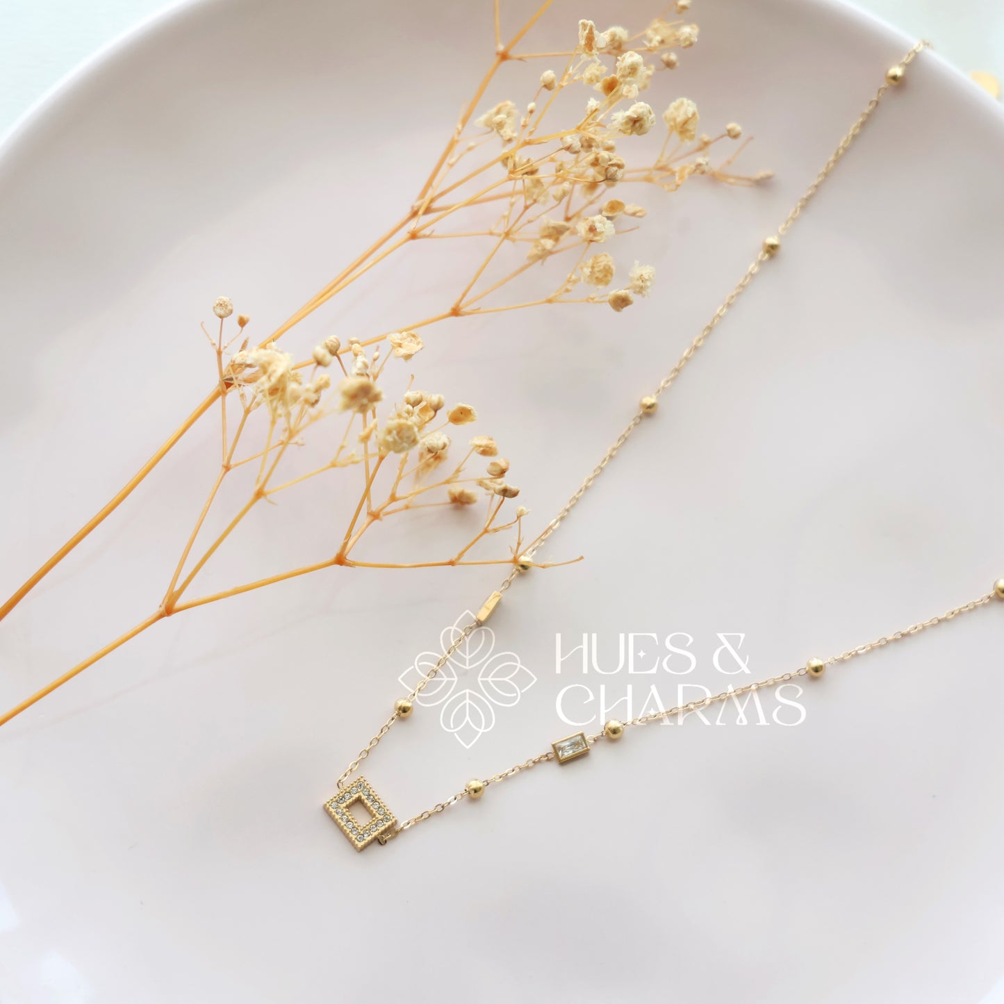 GOLDEN AD SQUARE PENDANT NECKPIECE