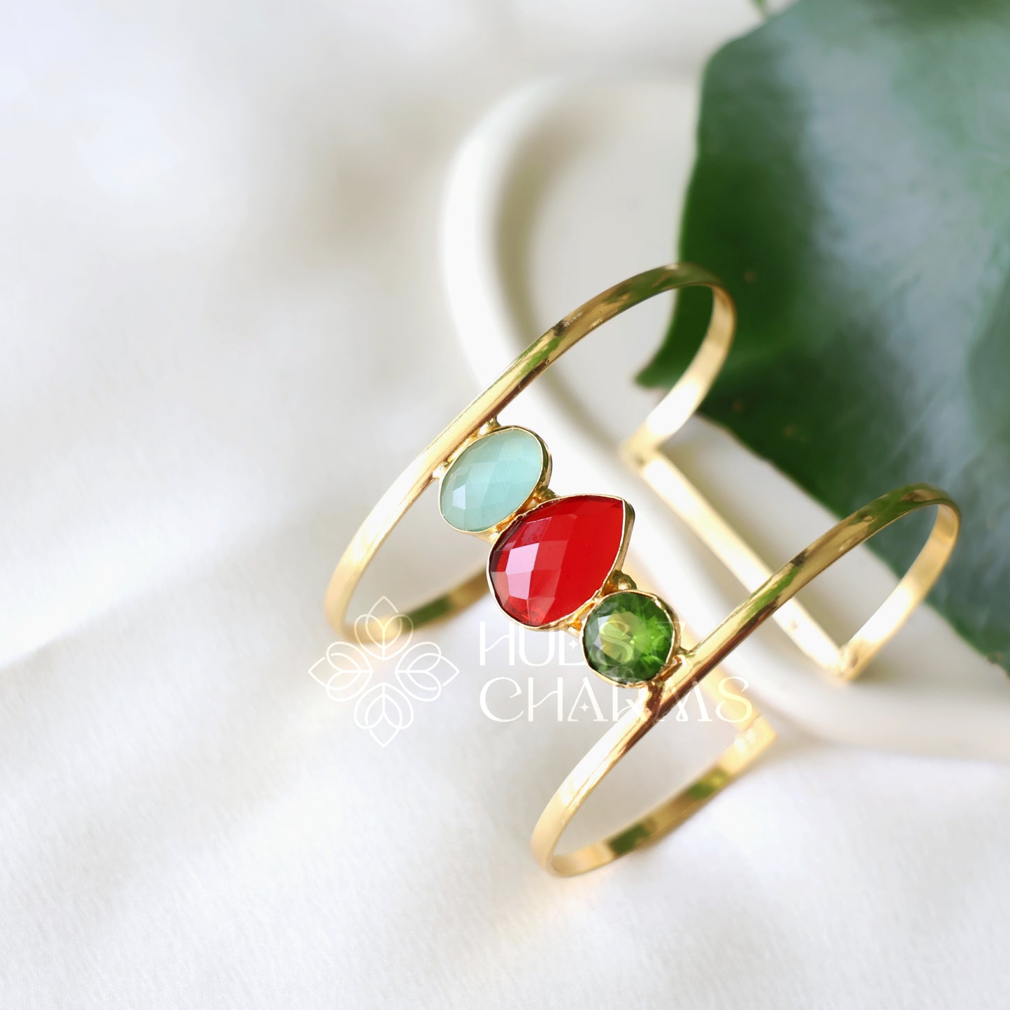 GOLDEN GLOSSY TRIO SHAPE HAND CUFF (COLOURS AVAILABLE)