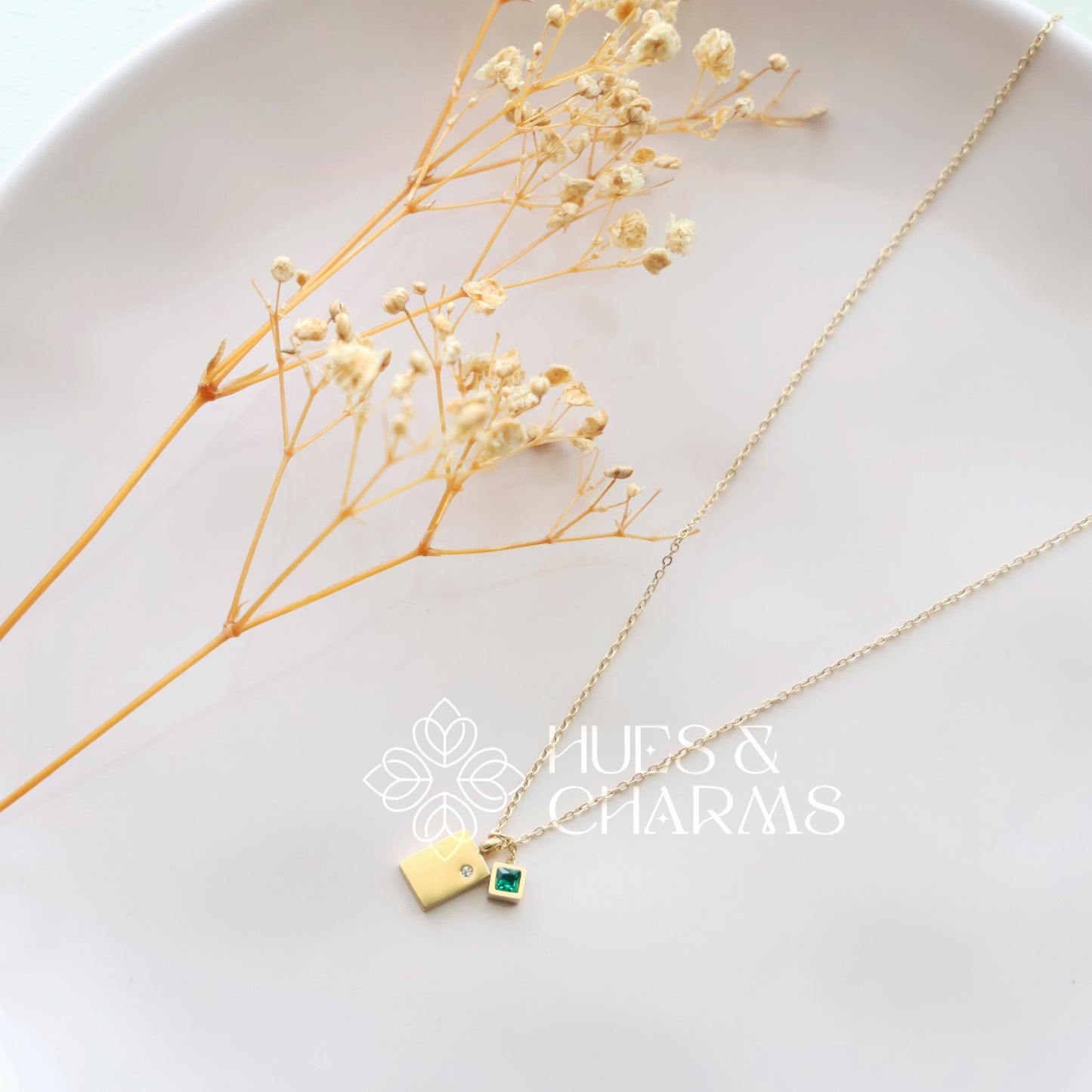 GOLDEN SIMPLE PENDANT NECKPIECE