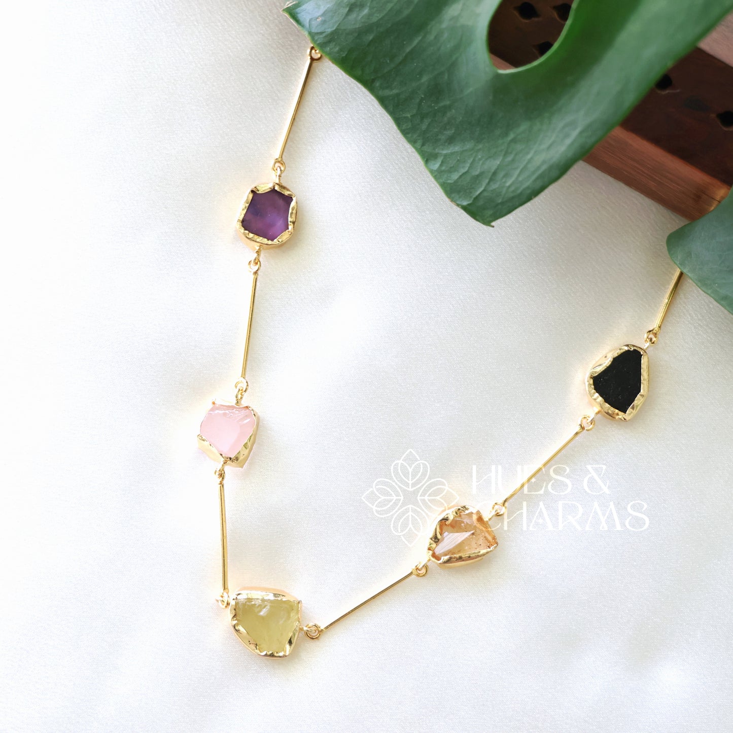 5 RAW STONE MINIMAL NECKPIECE