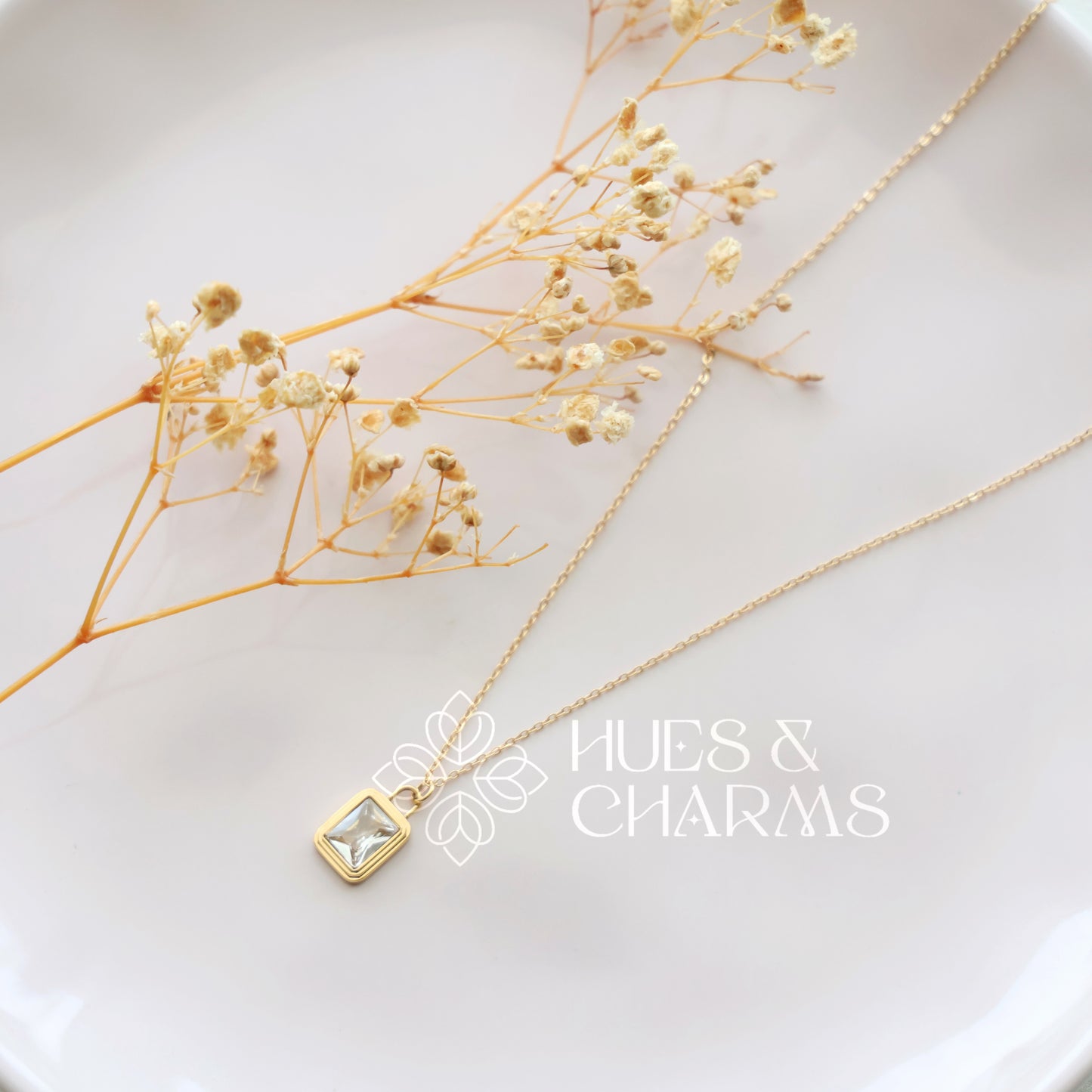 GOLDEN WHITE STONE PENDANT NECKPIECE