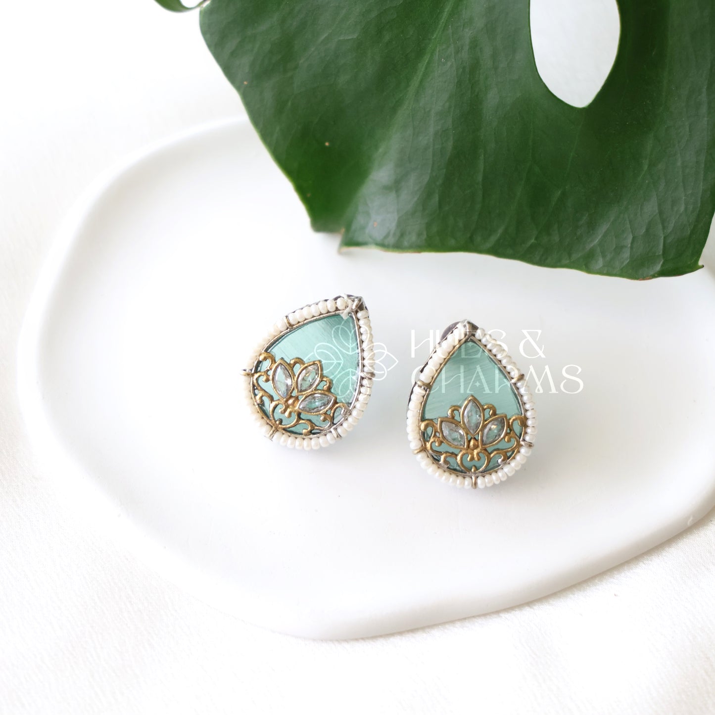 OXIDIZED RAINDROP STUD