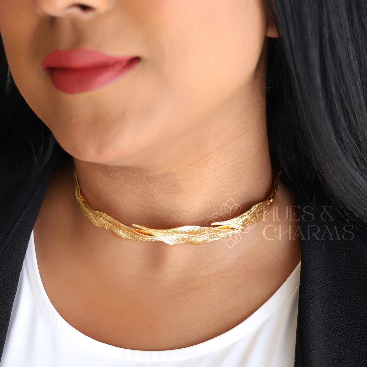 GOLDEN TEXTURED IVY COLLAR NECK CUFF