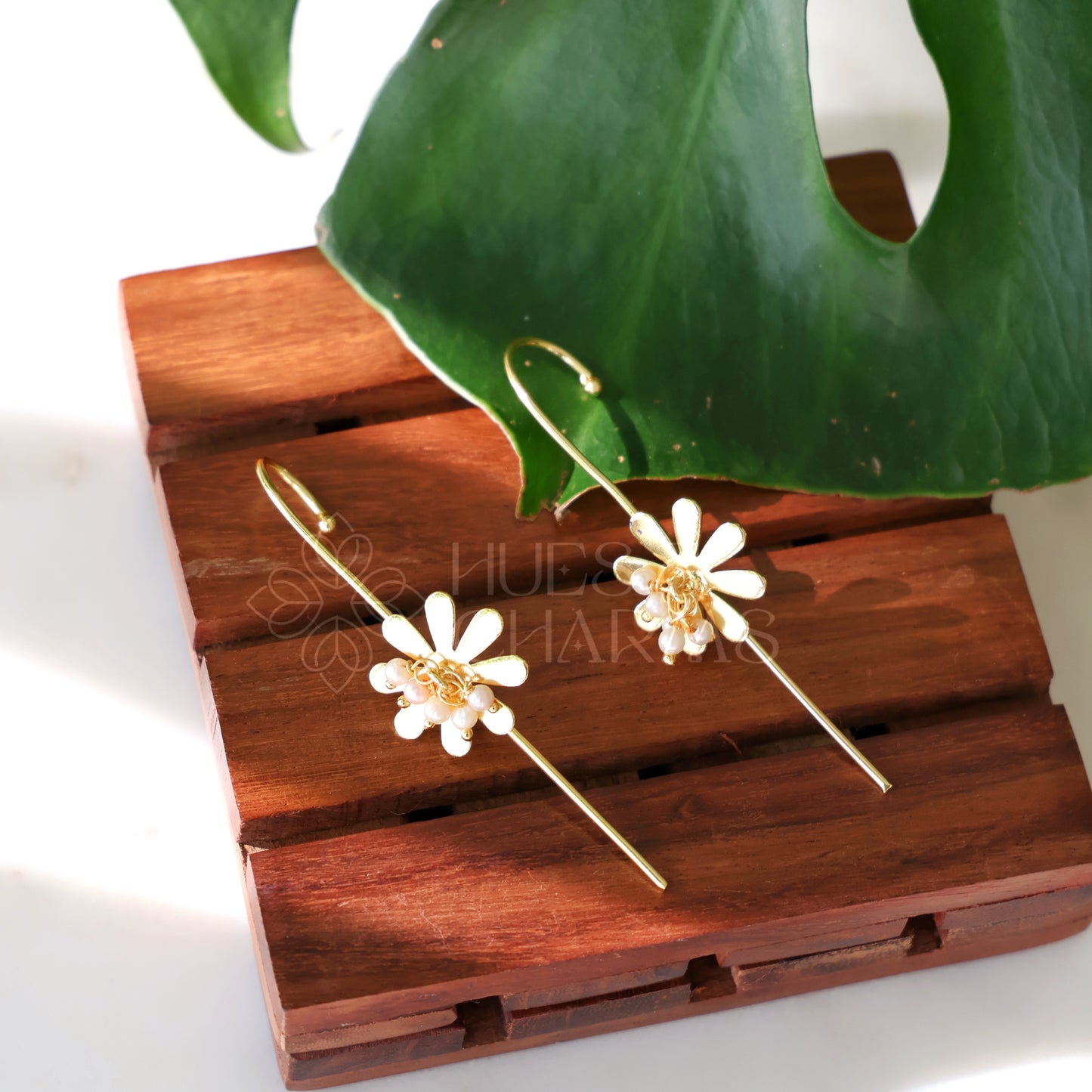 GOLDEN DAISY FLOWER EAR CUFF WITH PEARLS