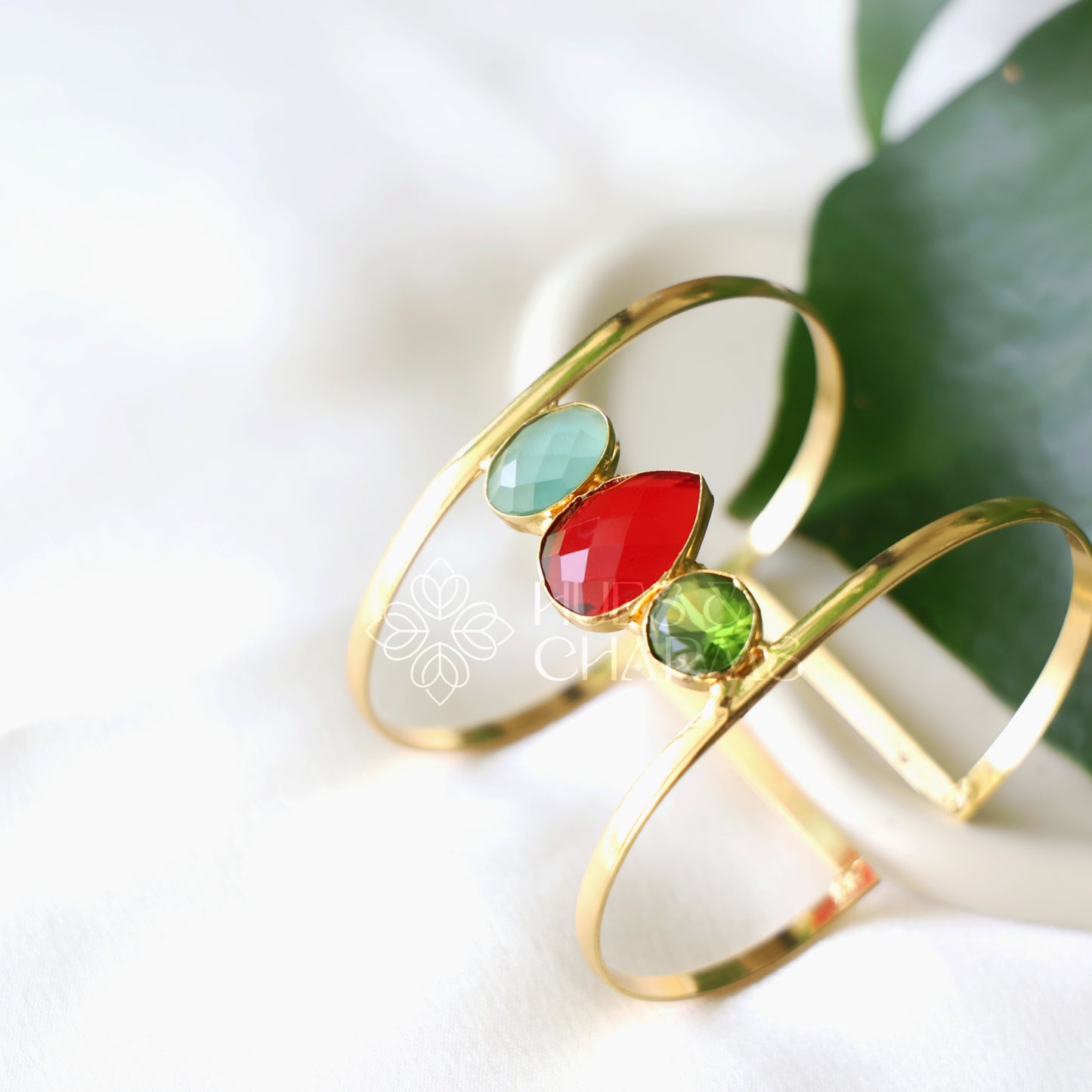 GOLDEN GLOSSY TRIO SHAPE HAND CUFF (COLOURS AVAILABLE)