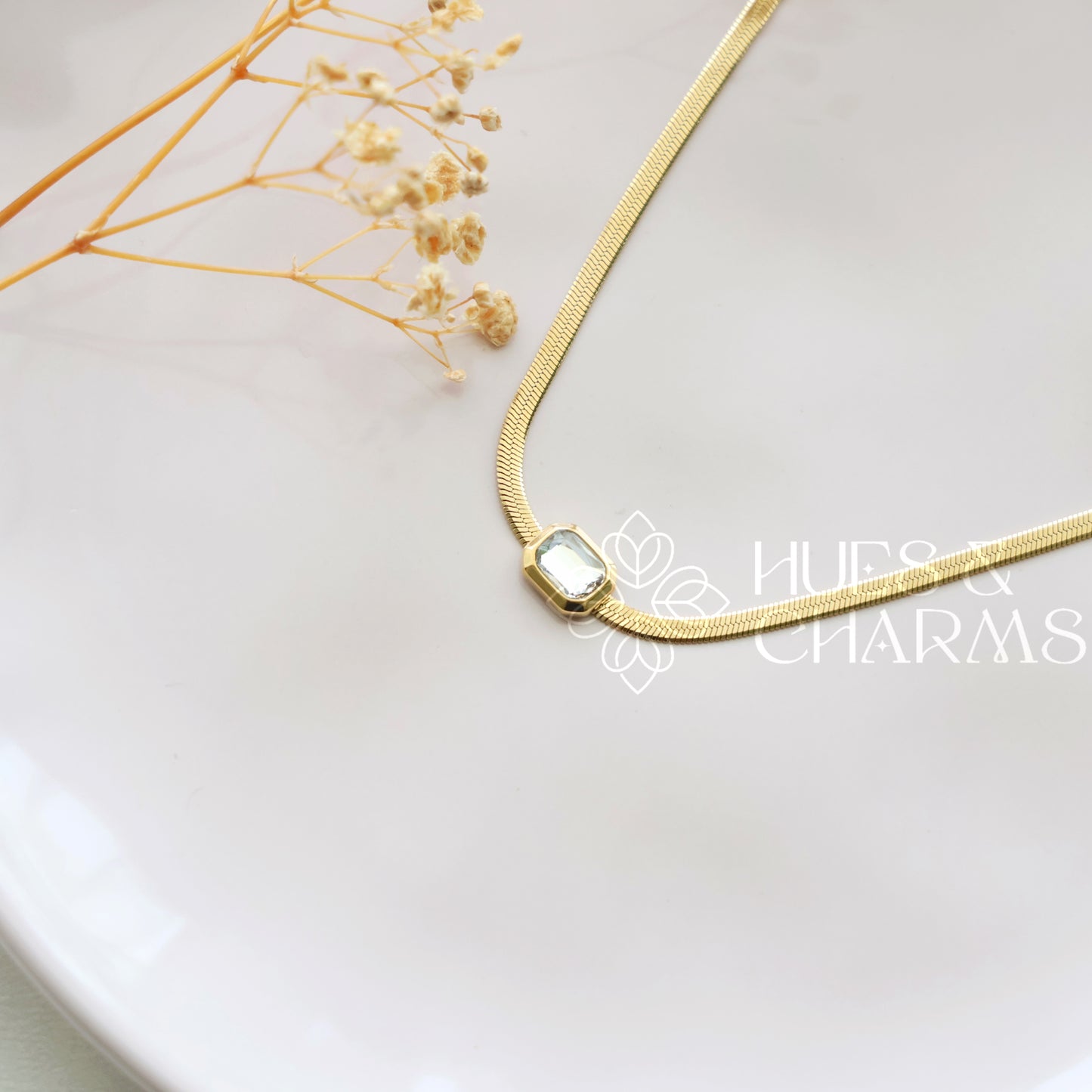 GOLDEN RECTANGLE WHITE STONE PENDANT NECKPIECE