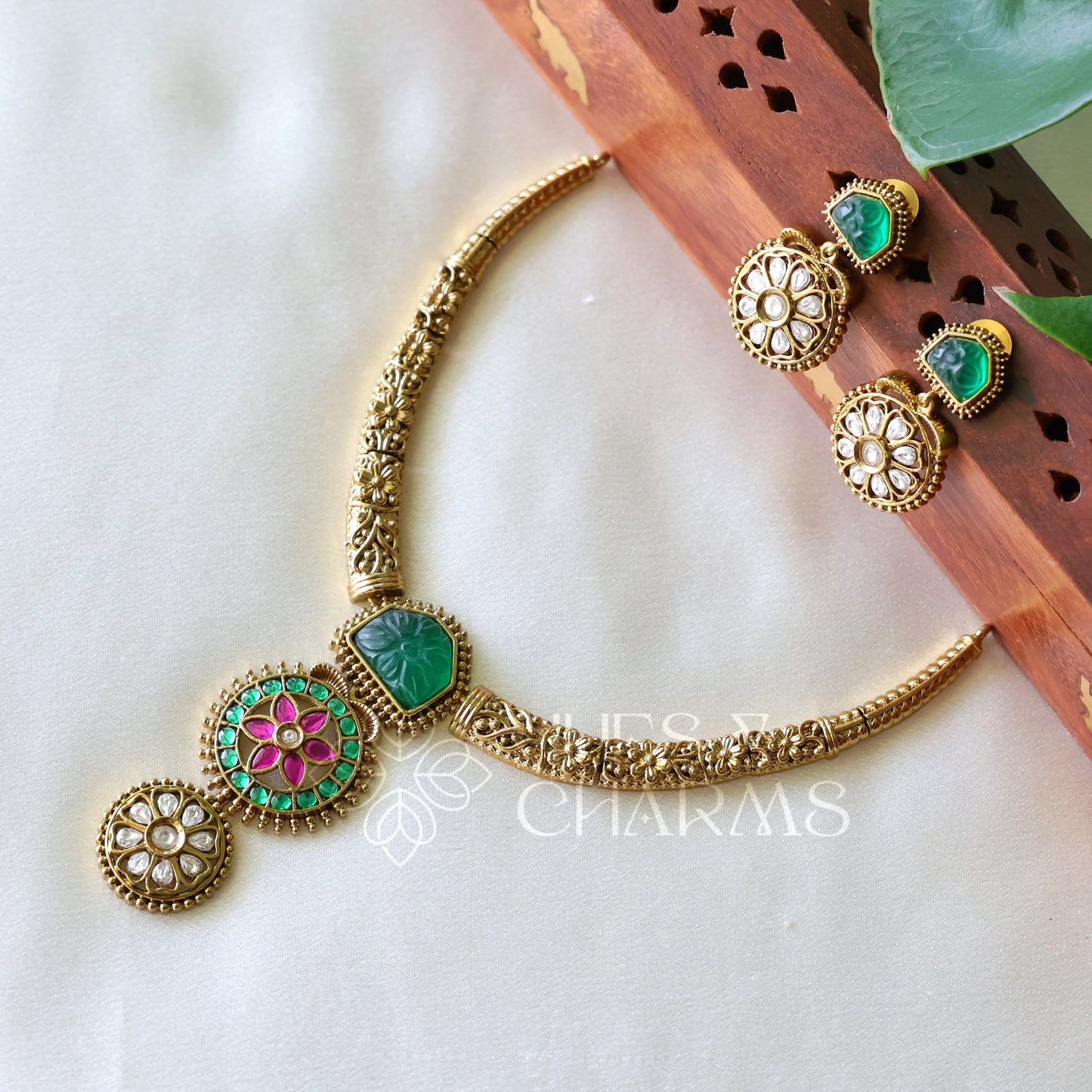 STATEMENT ANTIQUE GREEN FLORA NECKLACE SET
