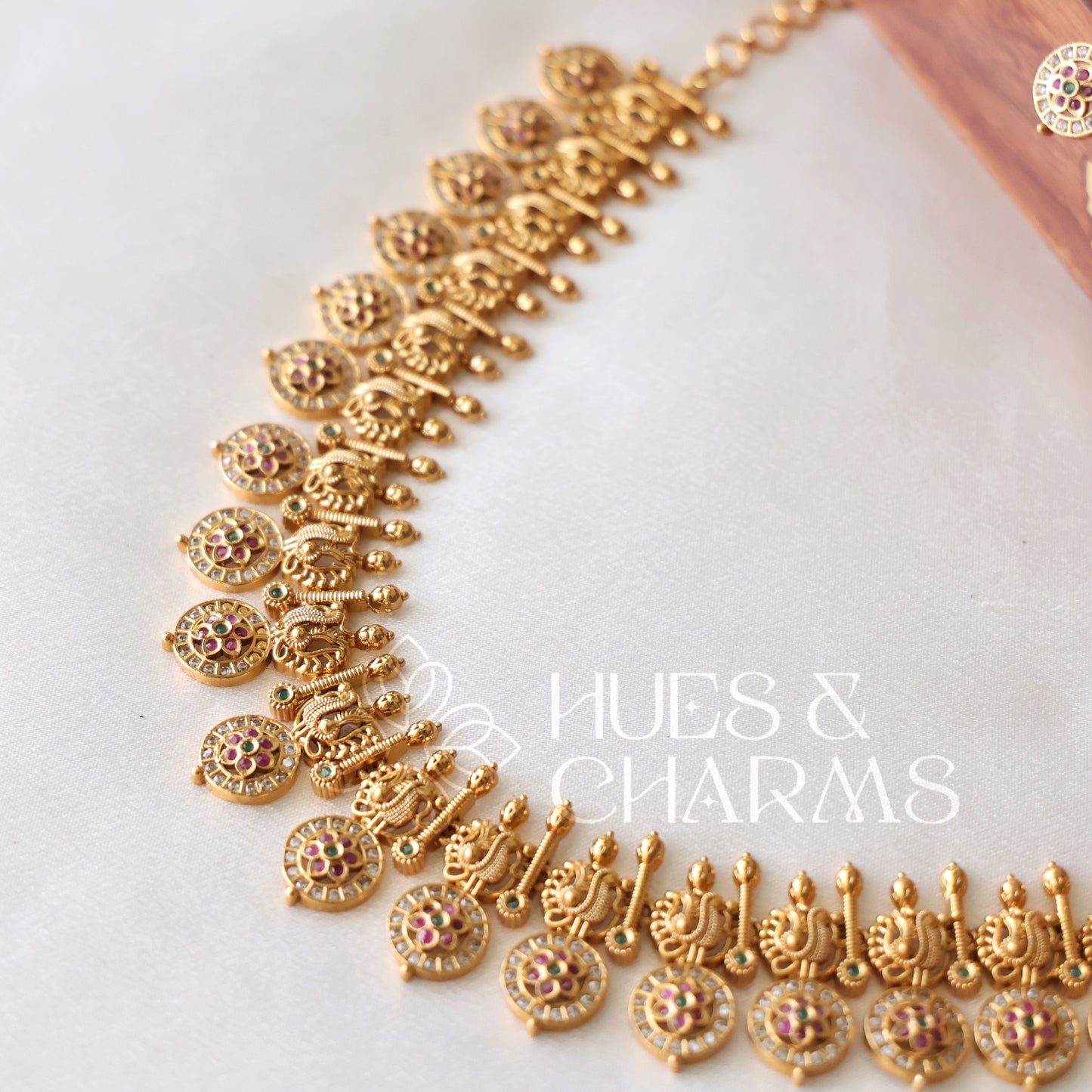TRADITIONAL GOLDEN SUVARNA MAYURI NECKLACE SET