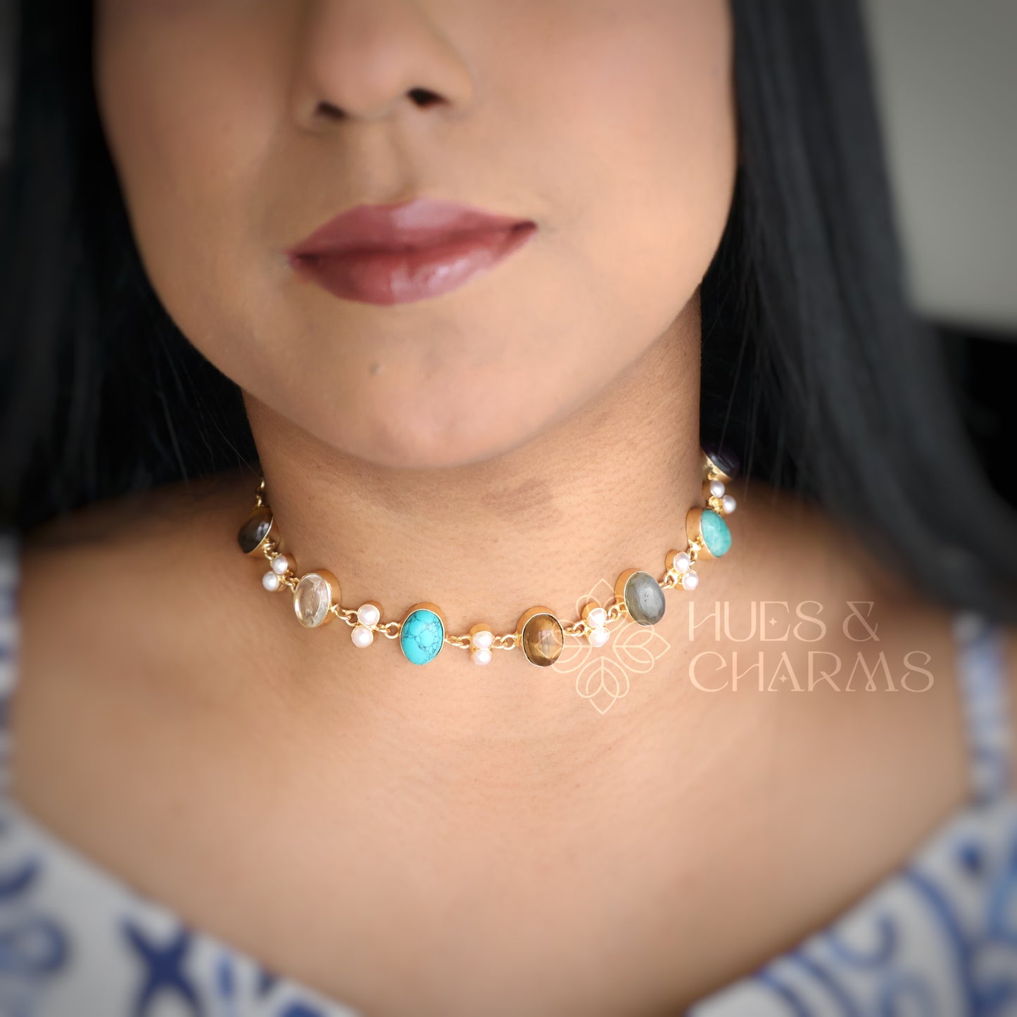 GOLDEN MULTI RAW STONE NECKPIECE WITH PEARLS