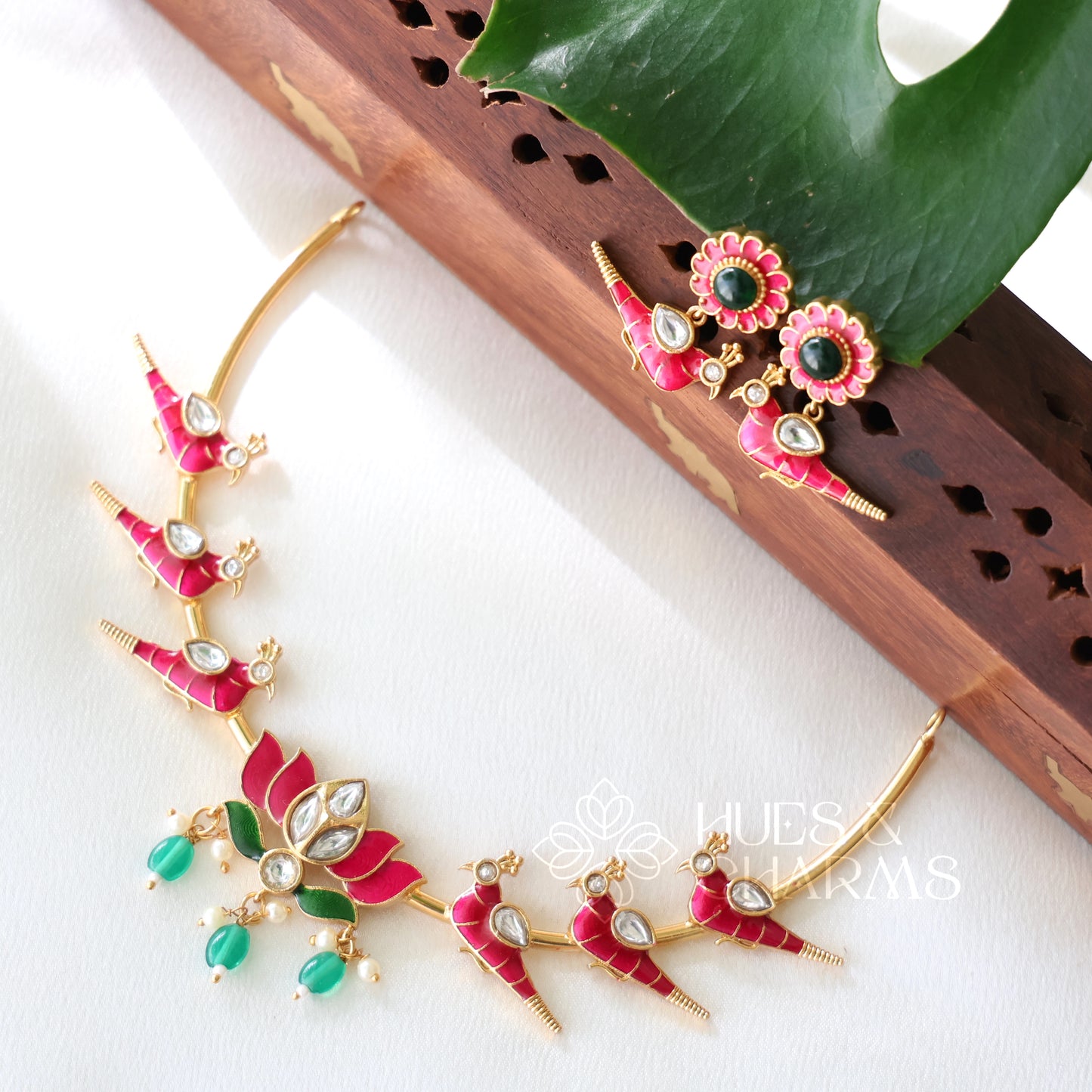 GOLDEN PADMA PARROT HASLI NECKLACE SET