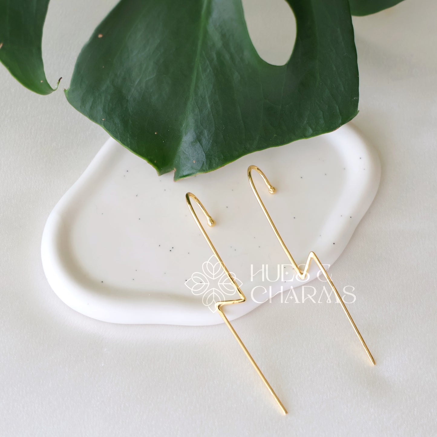GOLDEN ZIG ZAG EAR CUFF