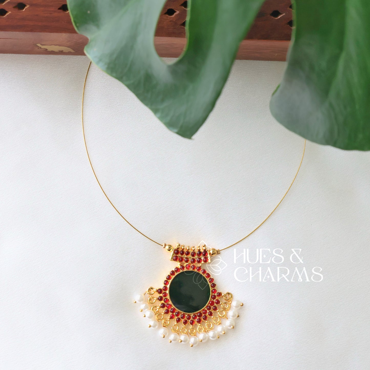 TRADITIONAL PALAKKA FLOATING NECKPIECE - GREEN