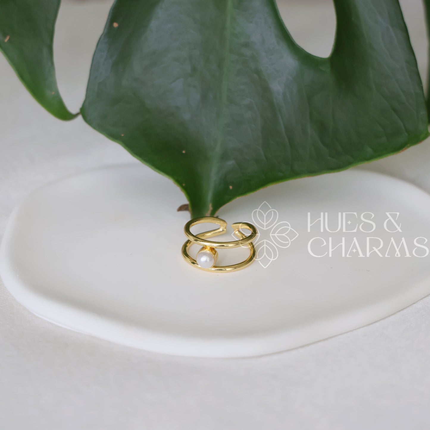 GOLDEN SINGLE PEARL ADJUSTABLE RING