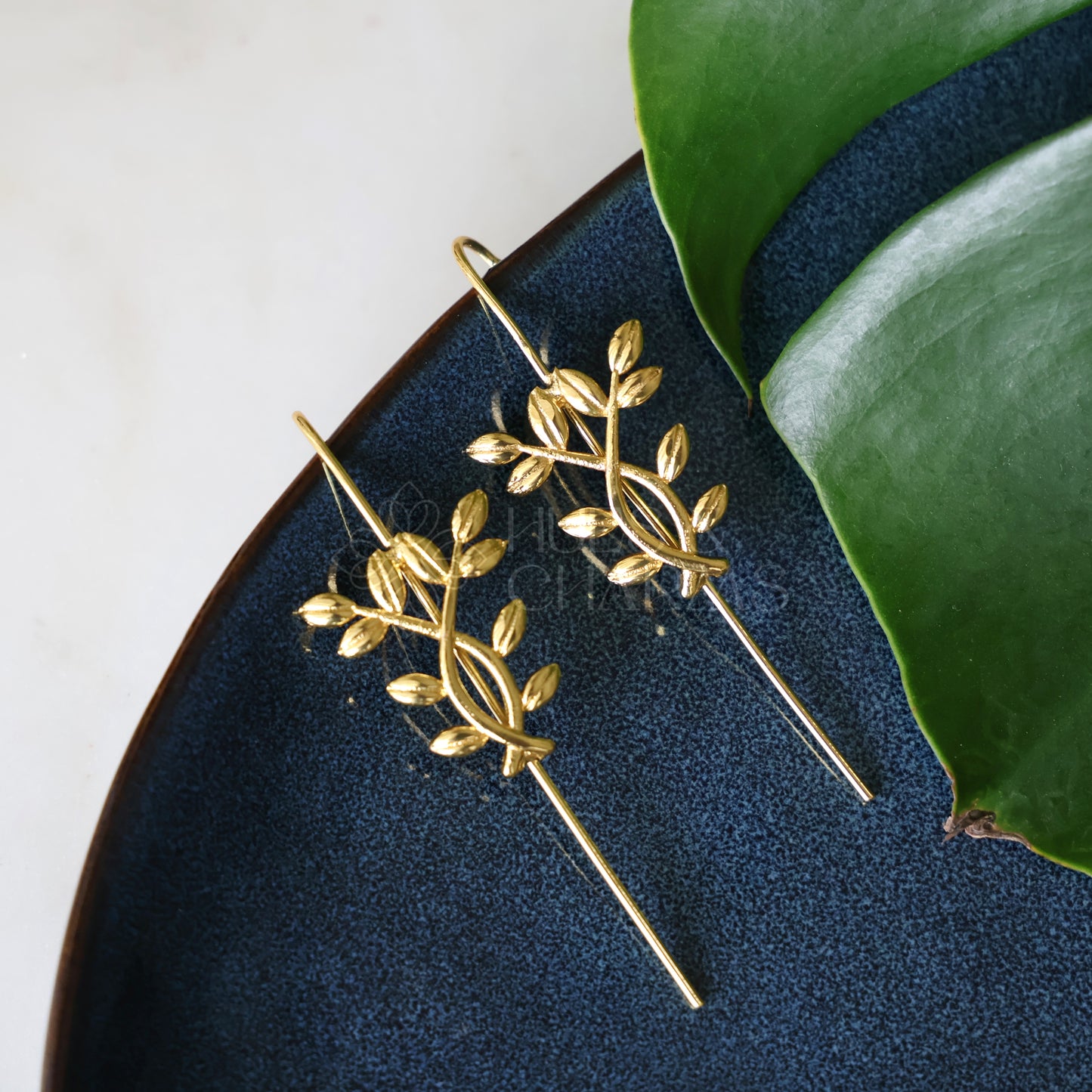GOLDEN ELARA LEAF EAR CUFF