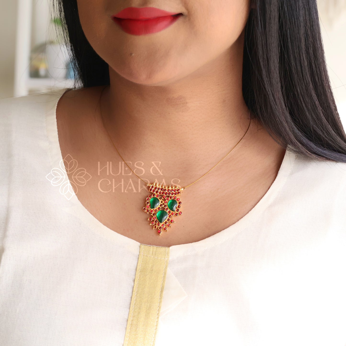 TRADITIONAL 3 MANGO FLOATING NECKPIECE - GREEN