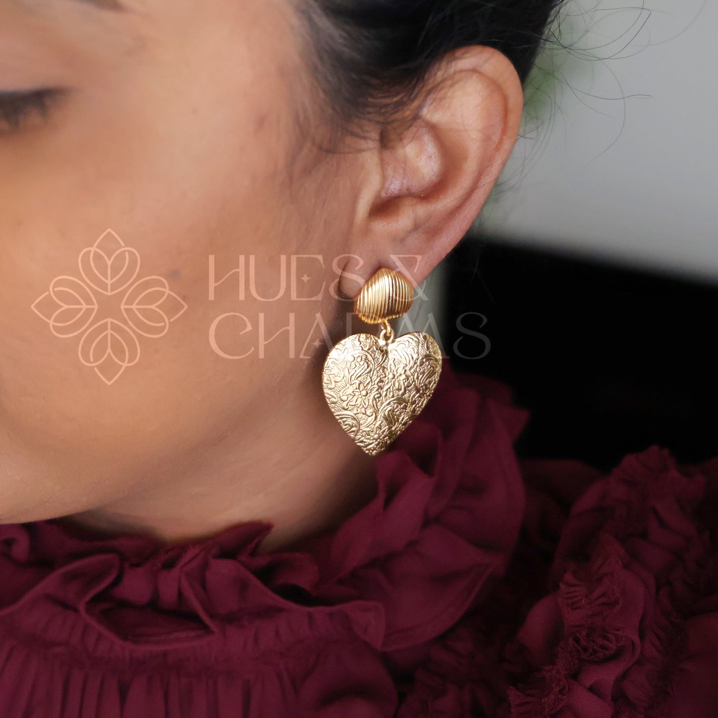 GOLDEN TEXTURED ECLAT HEARTS DROP EARRINGS