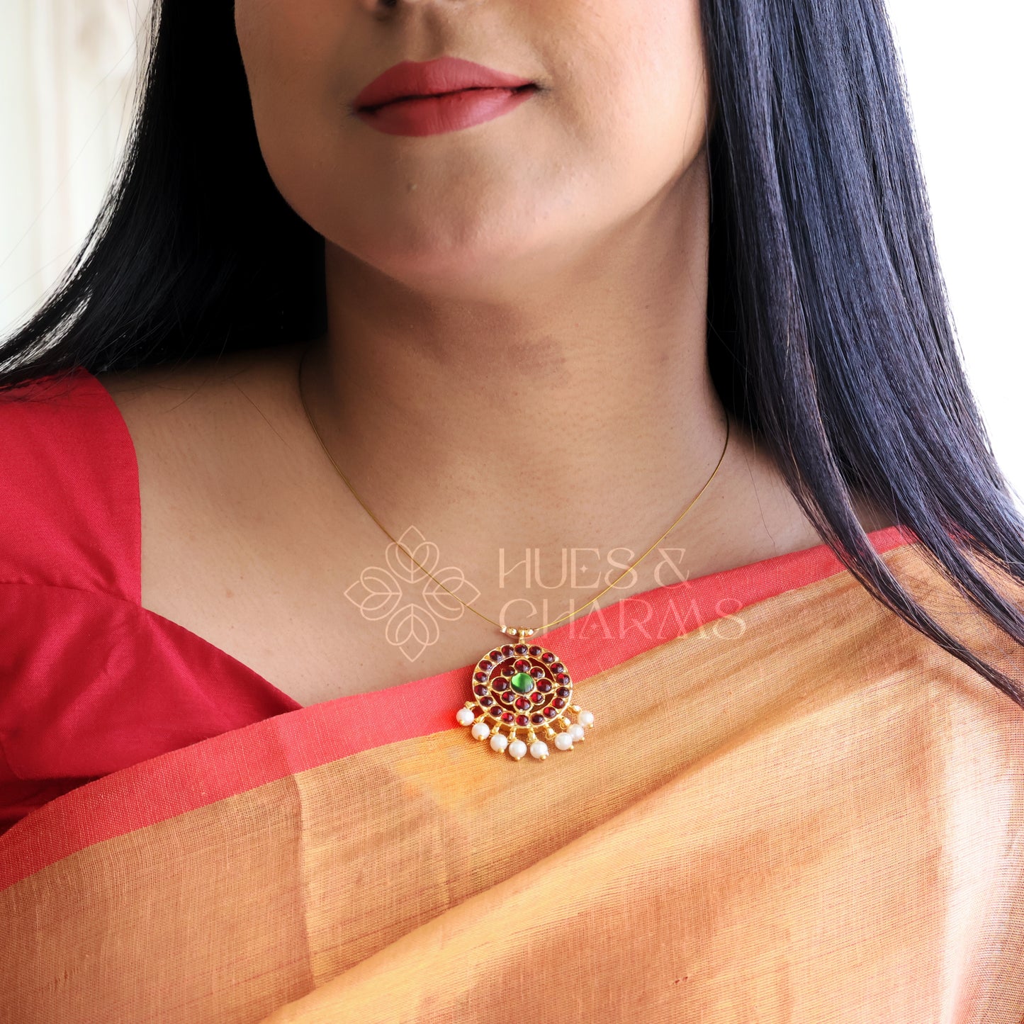 TRADITIONAL ROUND KEMP FLOATING NECKPIECE (COLOURS AVAILABLE)