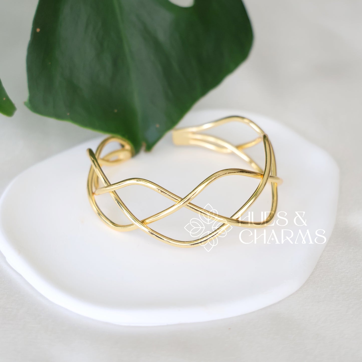 GOLDEN TWIST CUFF BANGLE