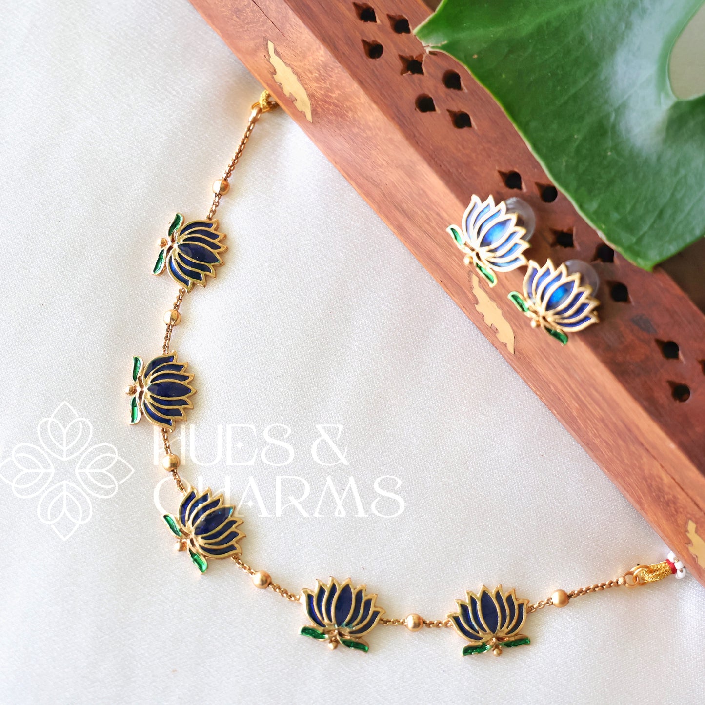 GOLDEN LOTUS NECKLACE SET