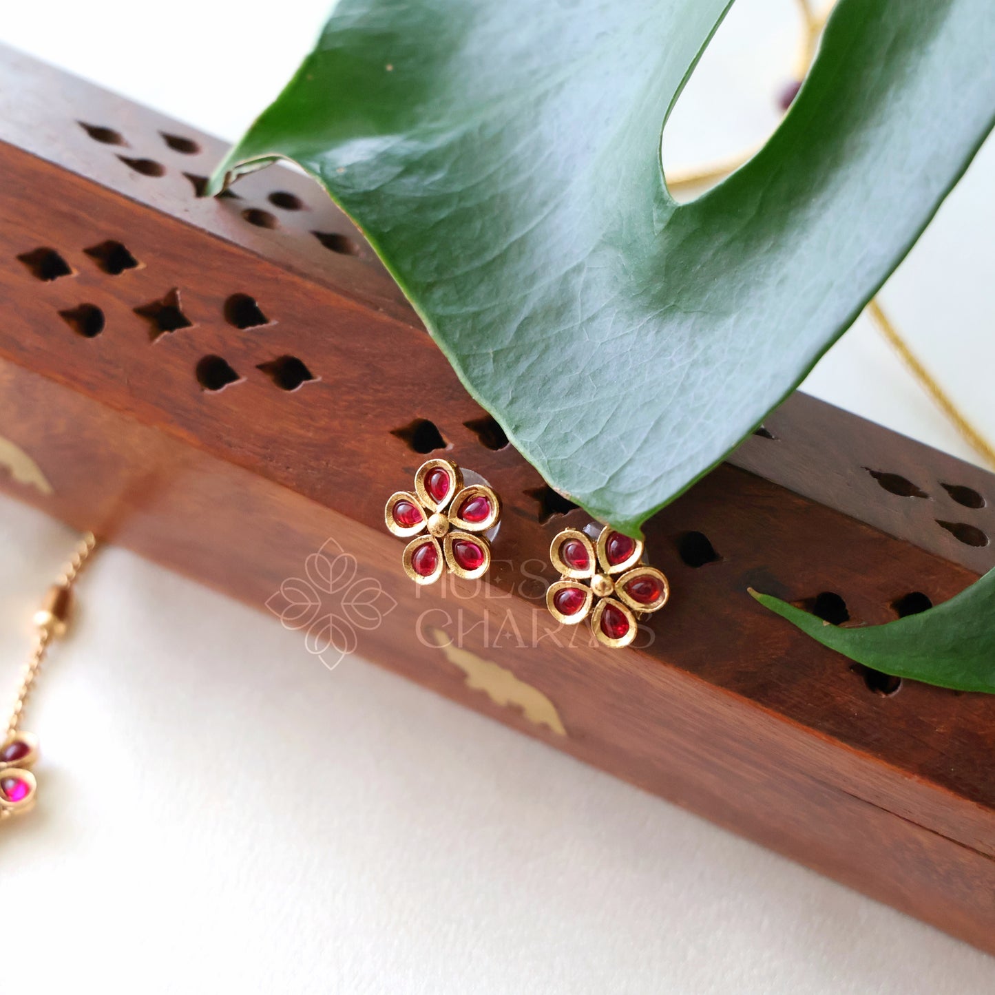 GOLDEN PUSHPA NECKLACE SET
