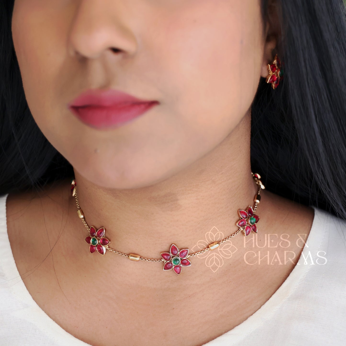 GOLDEN SIMPLE FLORA NECKLACE SET