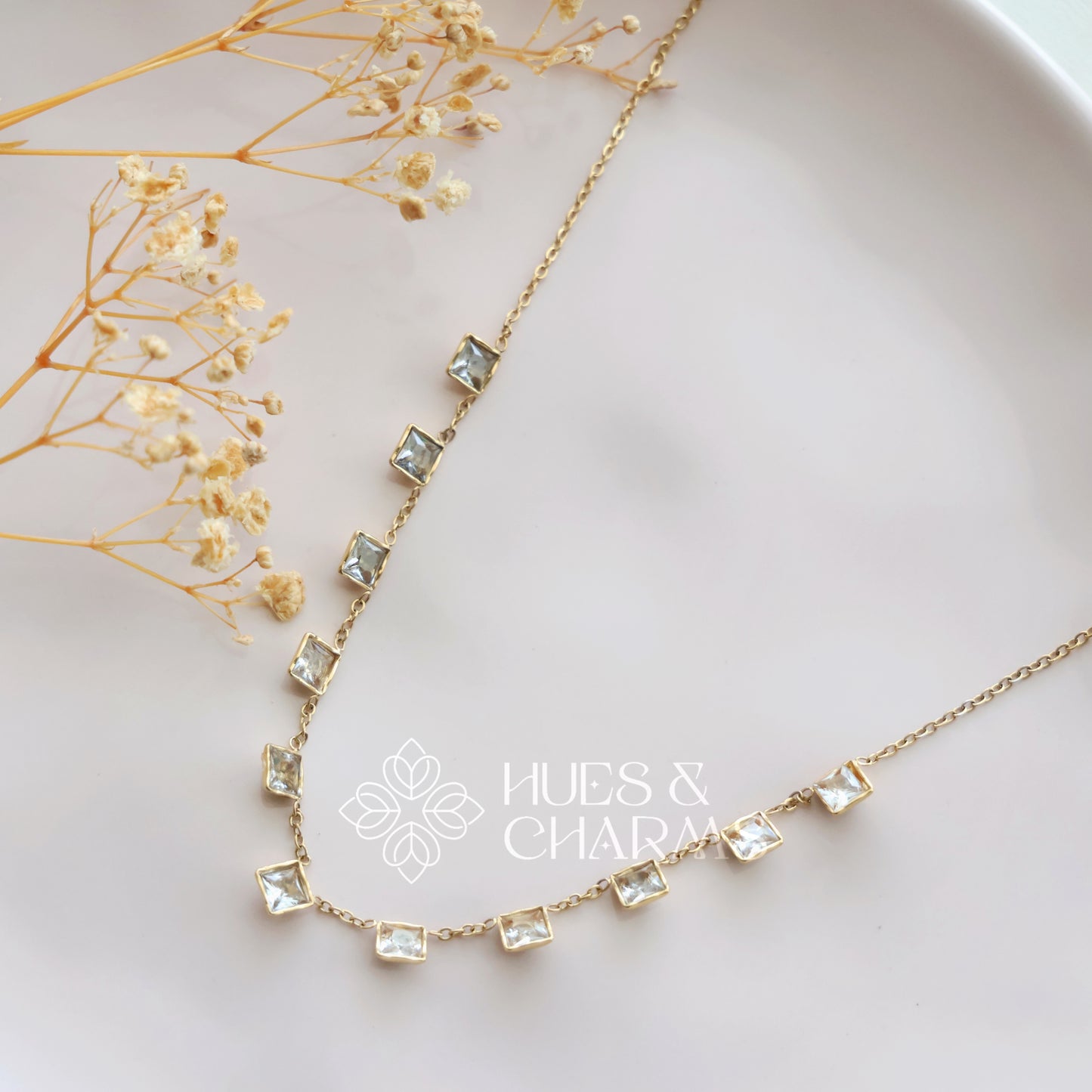 GOLDEN AD SQUARE CHARMS NECKPIECE